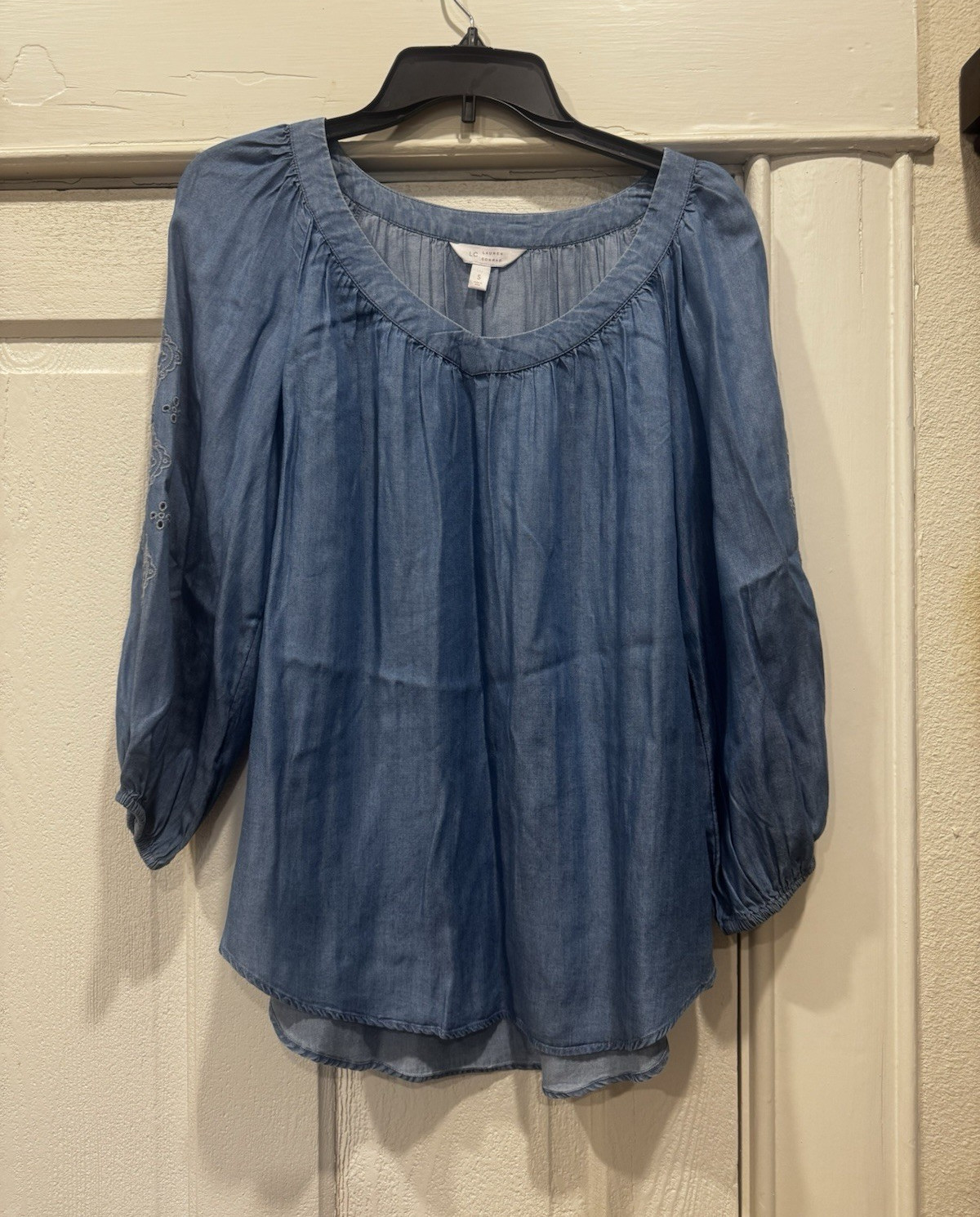 LC Lauren Conrad Women’s Blue Denim Embroidered Scoop Neck 3/4 Sleeve Blouse S