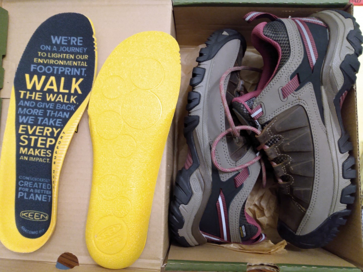 KEEN Womens Targhee III Waterproof Hiking Shoes Size 8 Boysenberry 1018177
