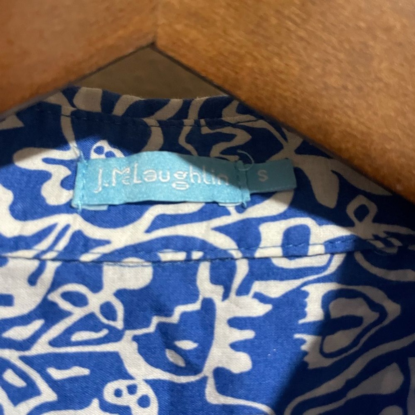 J. McLaughlin Blue and White Floral Casual Shirt