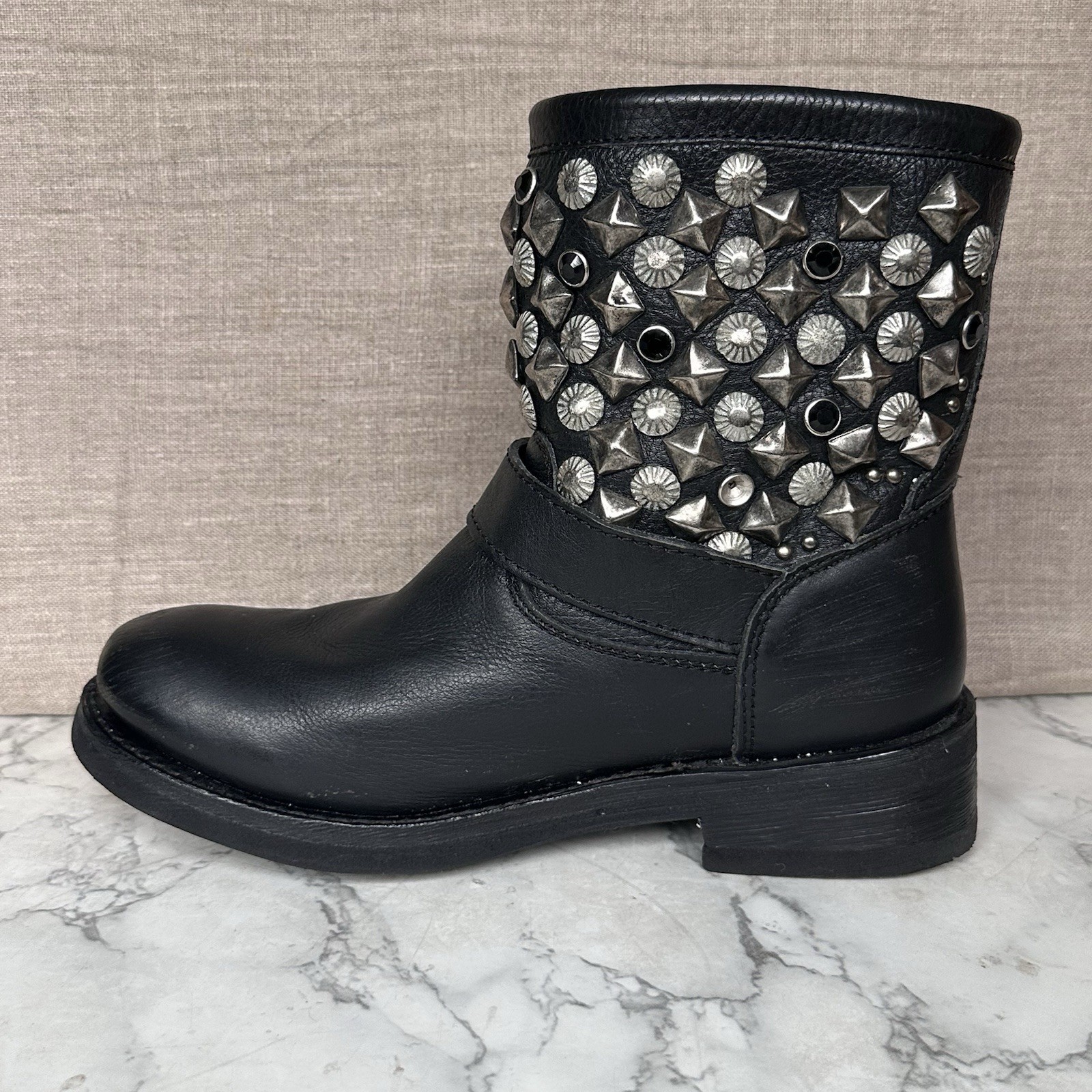 Ash Titanic Distressed Black Leather Ankle Boots Sz 6 Moto Biker Studs R-Stone