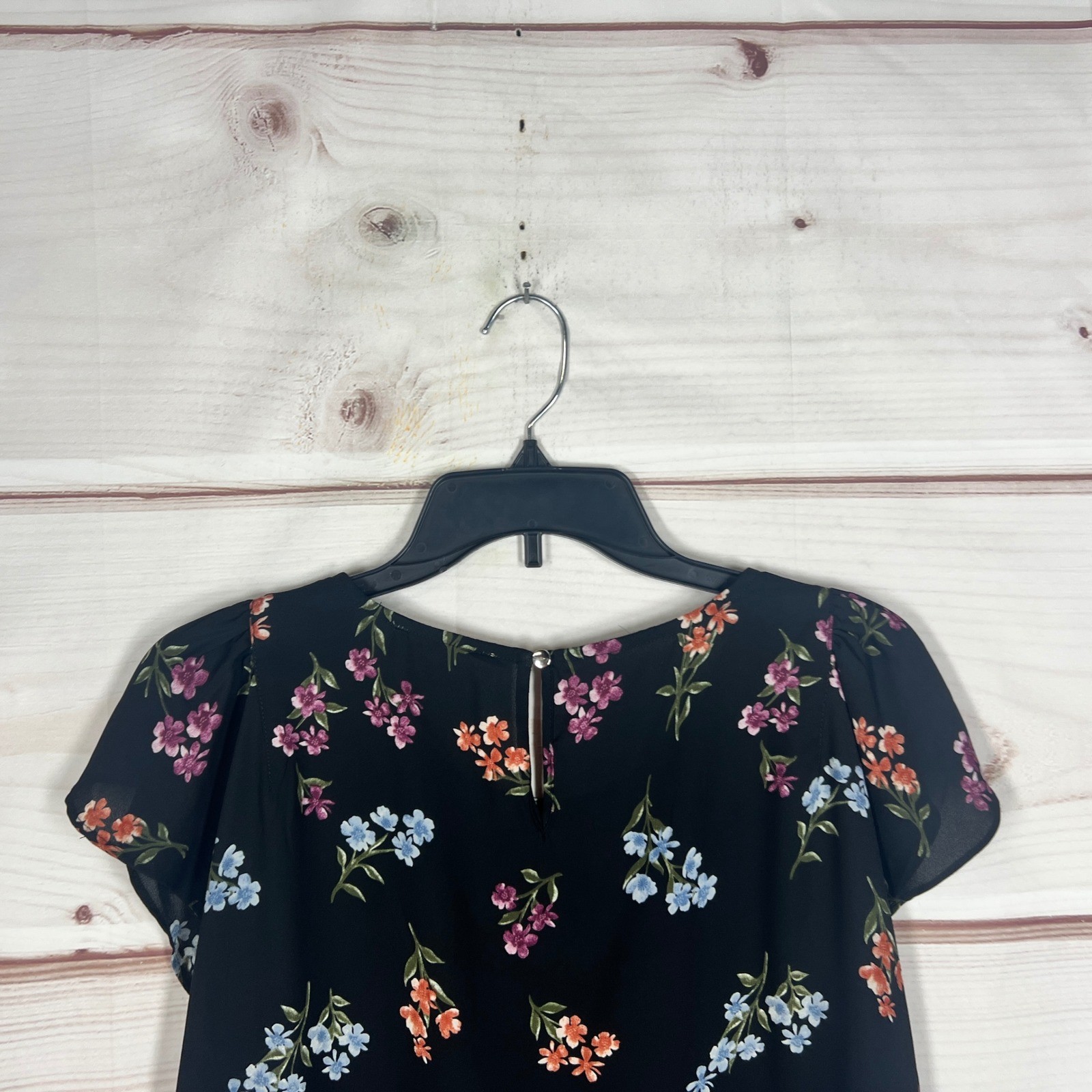 Philosophy Top Womens Medium Black Floral Flutter Sleeve Blouse Chiffon Pullover