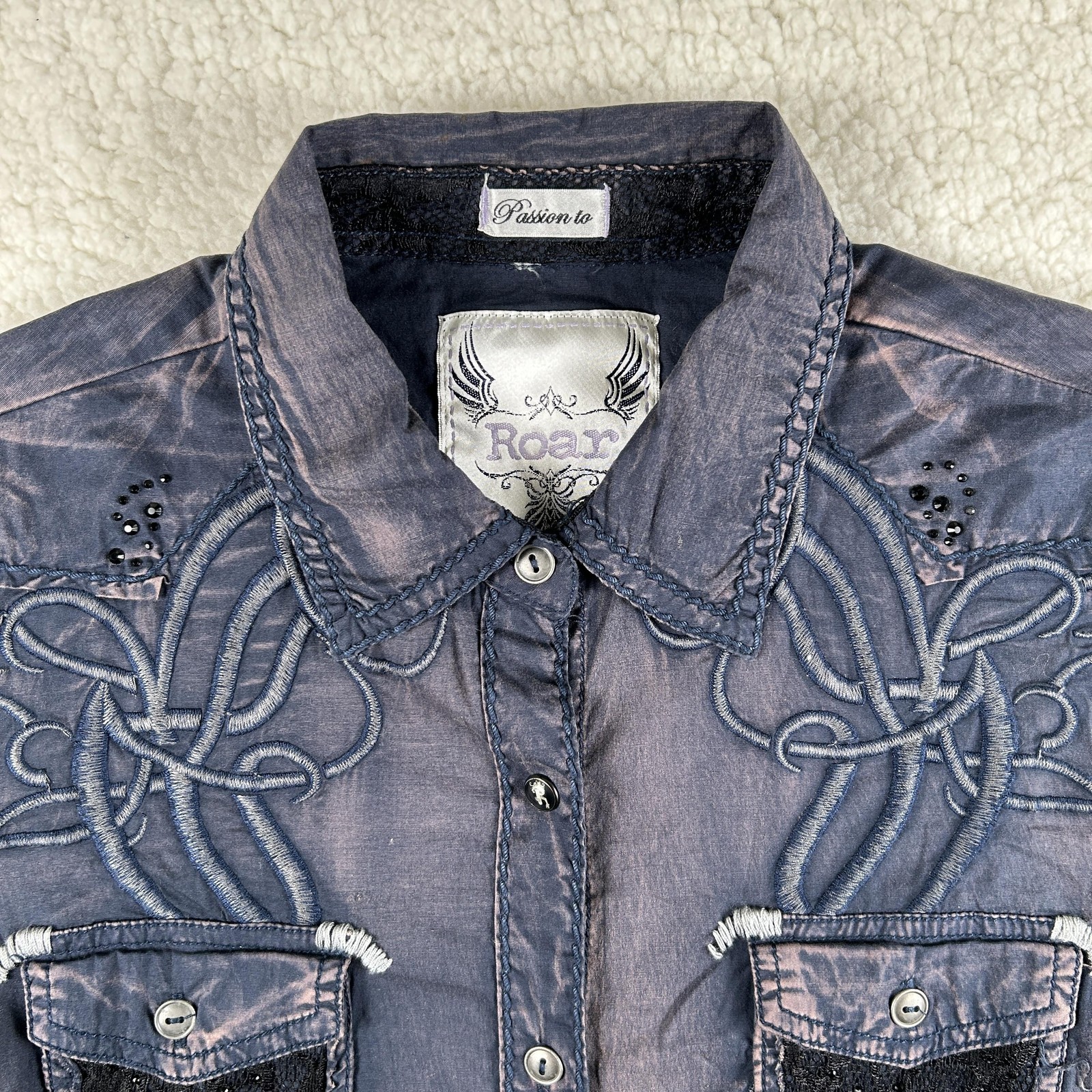 Vintage Roar Shirt Womens Medium Embroidered Rhinestone Western Button Front Top