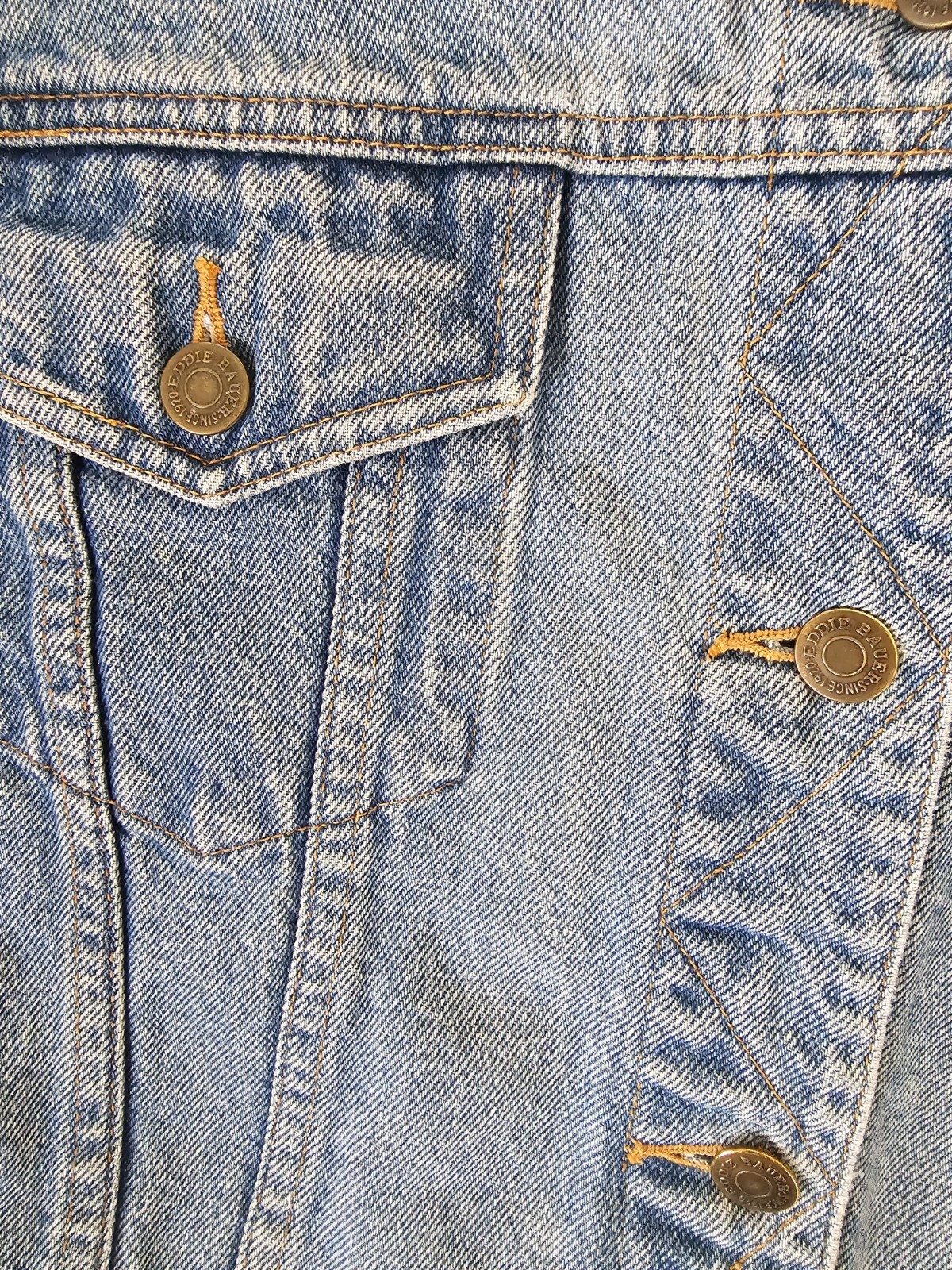 Eddie Bauer Denim Jacket Men’s XL Blue Button Up Collared Light Wash Vintage 90s