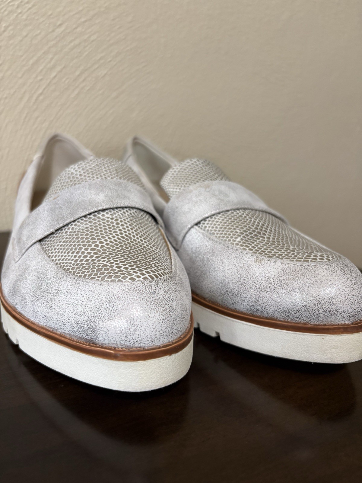 Time and Tru Womens Loafers Size 10 Genuine Leather Memory Foam Silver