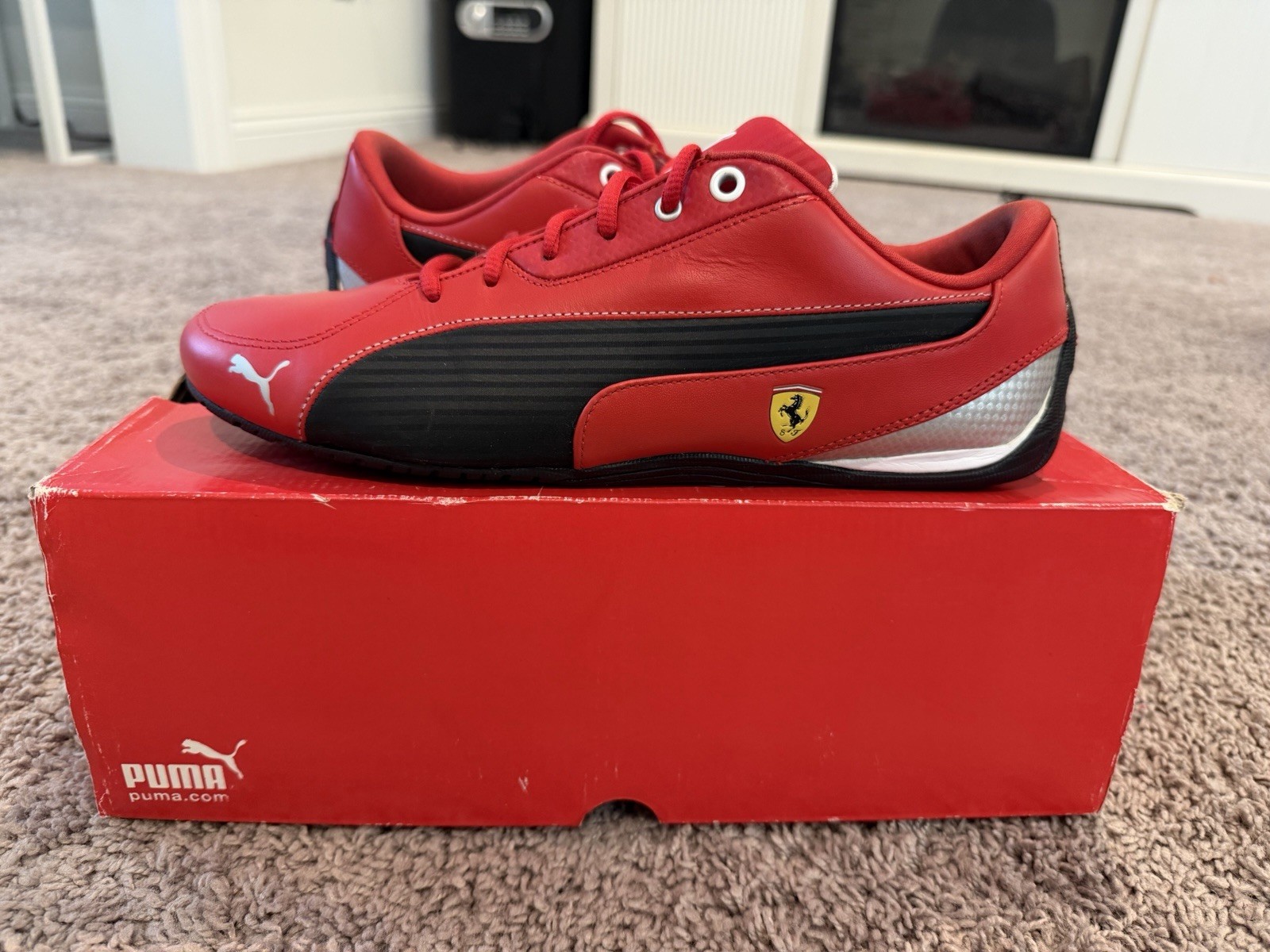 PUMA Drift Cat 4 SF Ferrari Men’s Low Top Leather Lace-Up Sneakers Red/Black