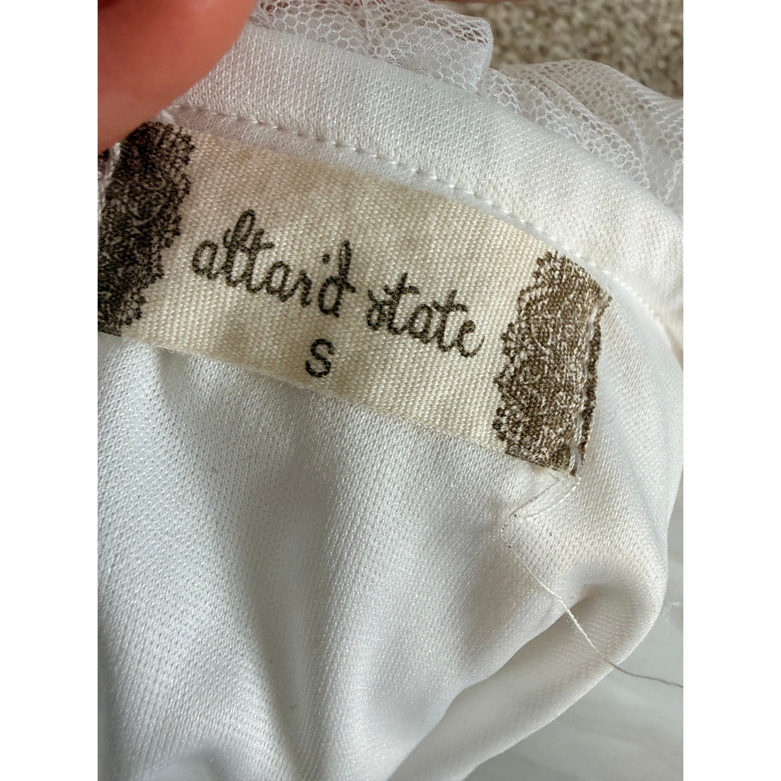 Altar’d State Womens White Tulle Ruffle Off-The-Shoulder Ruched Crop Top Small