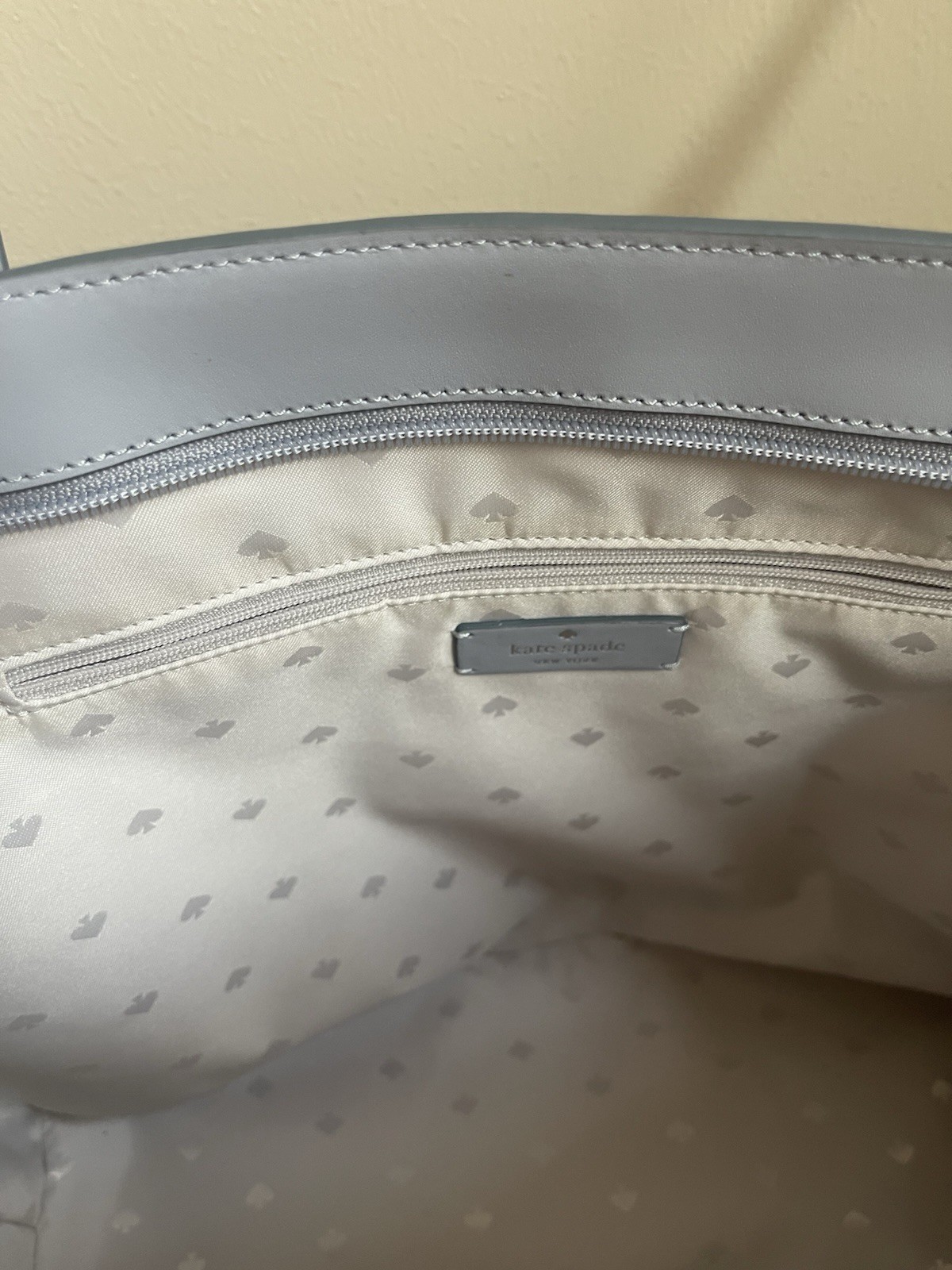 Kate Spade Gray Tote Shoulder Bag w/ Inner Pockets Lined. New. Never Used.