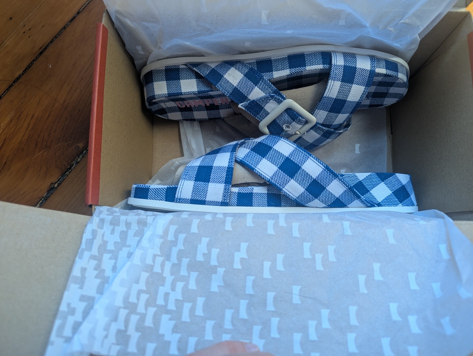 NIB CAMPER NAVY AND WHITE GINGHAM ATONIK CROSS STRAP SANDALS SIZE 8 RUNS SMALL