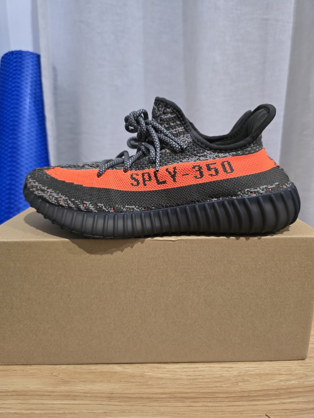 Yeezy Boost 350 V2 Low Carbon Beluga M7 W8