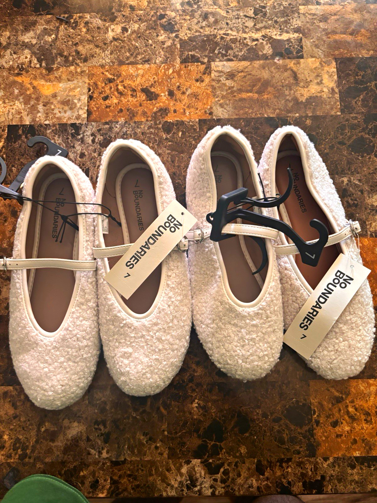 No Boundaries Women’s White Bouclé Wool Mary Jane Flats Buckle Strap Size 7