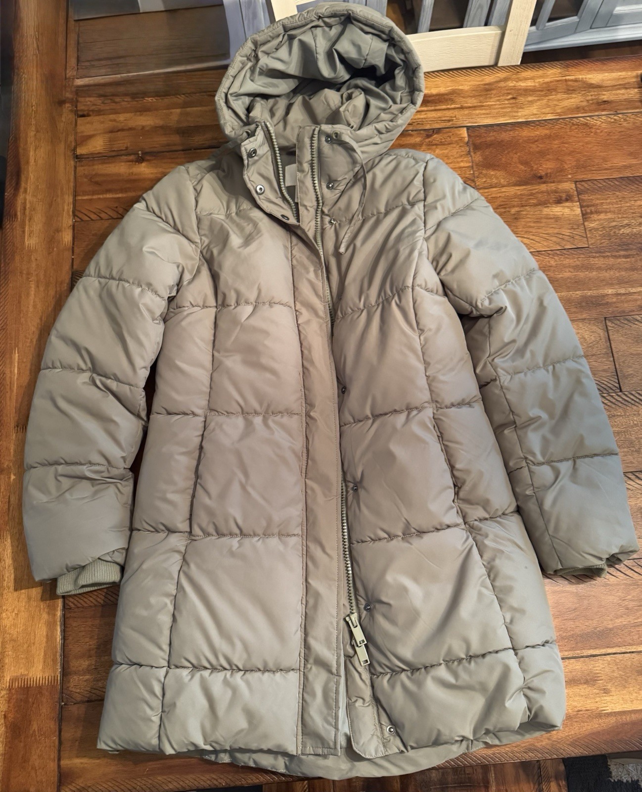 Stunning and cute! Women’s H&M Long Puff Jacket, Olive Green, size small. Read!