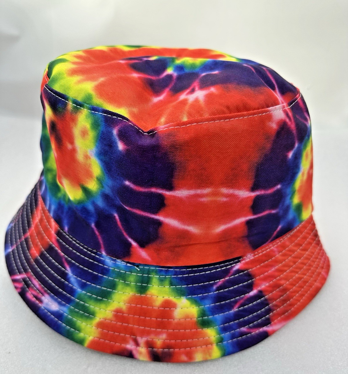 Unisex Men’s Women’s Tie Dye Bucket Hat Cool Multi Color & Peace Sign Necklace