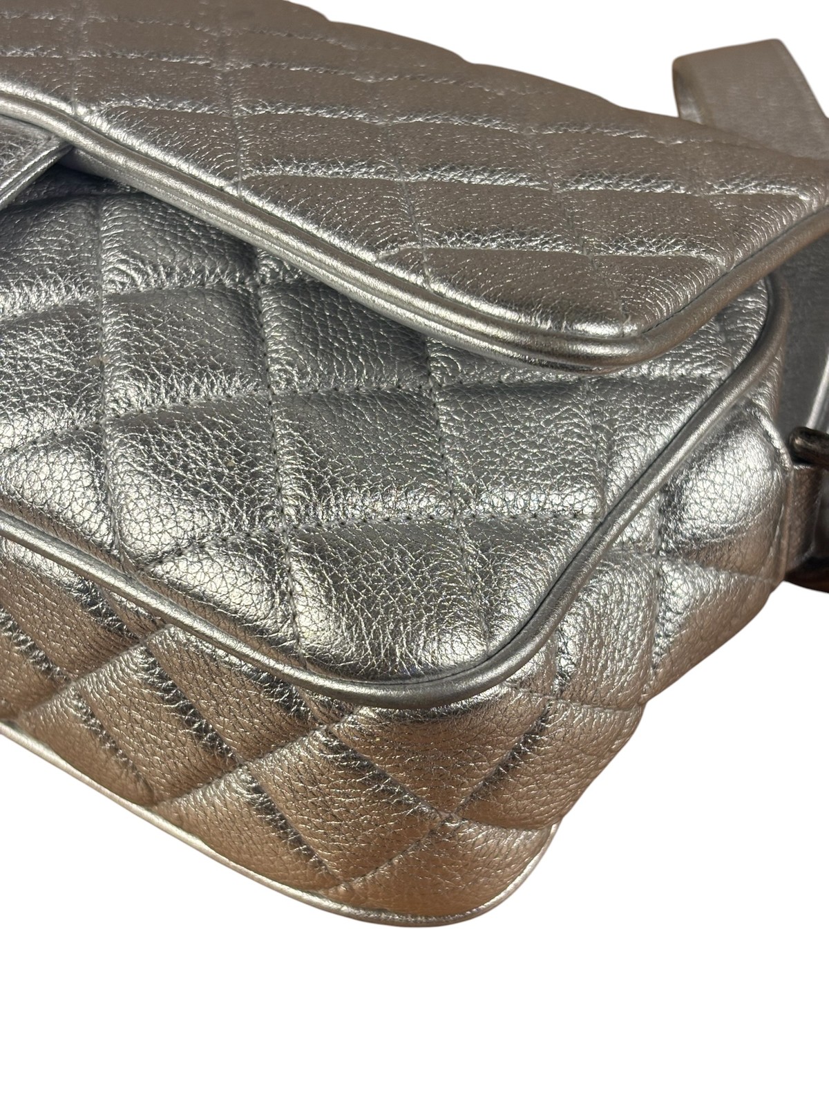 Size S – Chanel CC Silver Metallic Quilted Flap Shoulder Bag 2017 – Pre-Owned