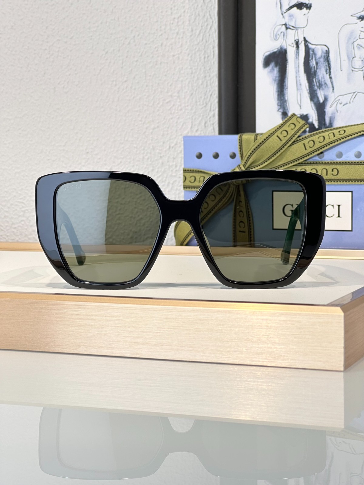 New Gucci GG0956S Oversized Geometric Women’s Sunglasses Black/Green Lense