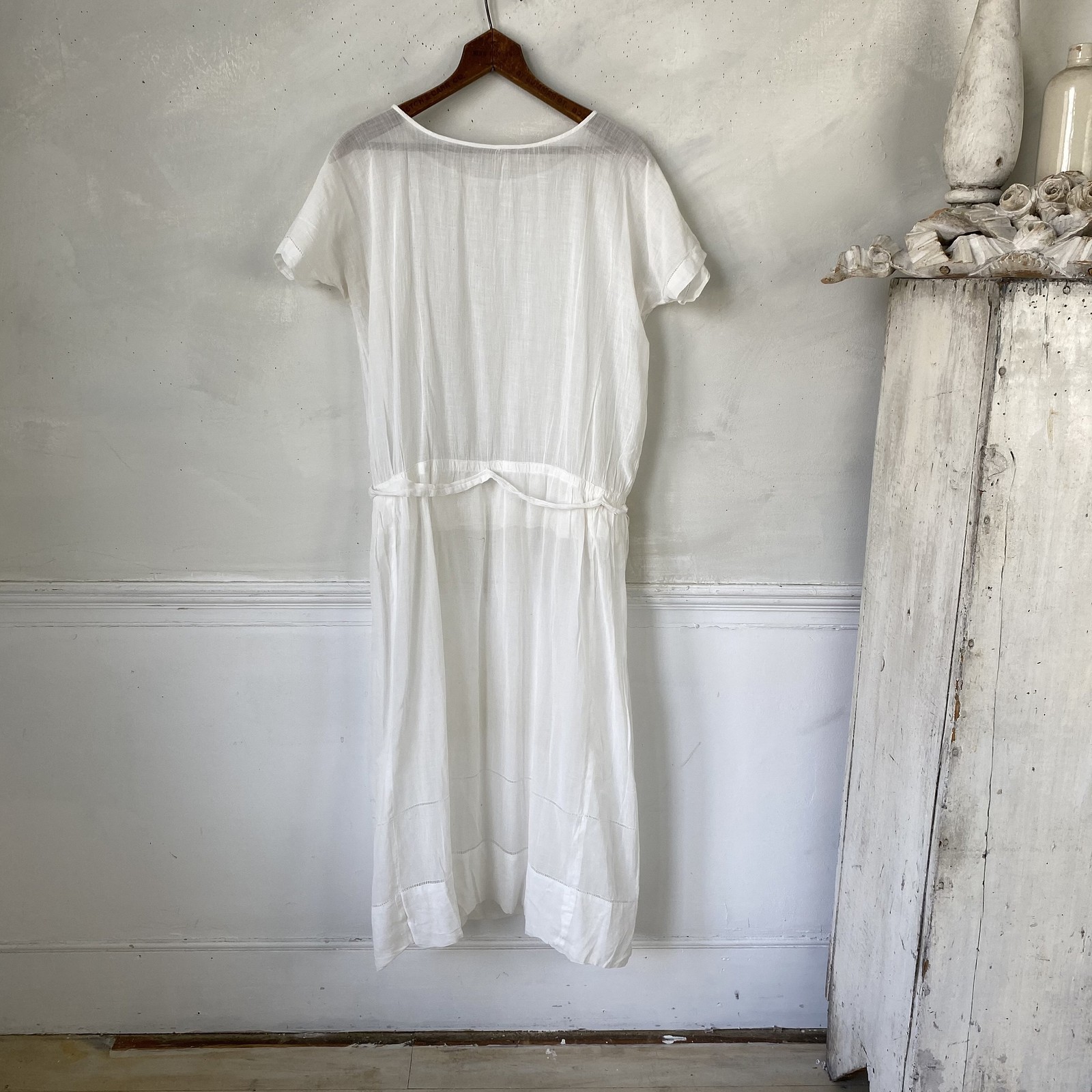 White Muslin Weight Dress Cotton Dress Drop Waist 1910s 1920s French Workwear L