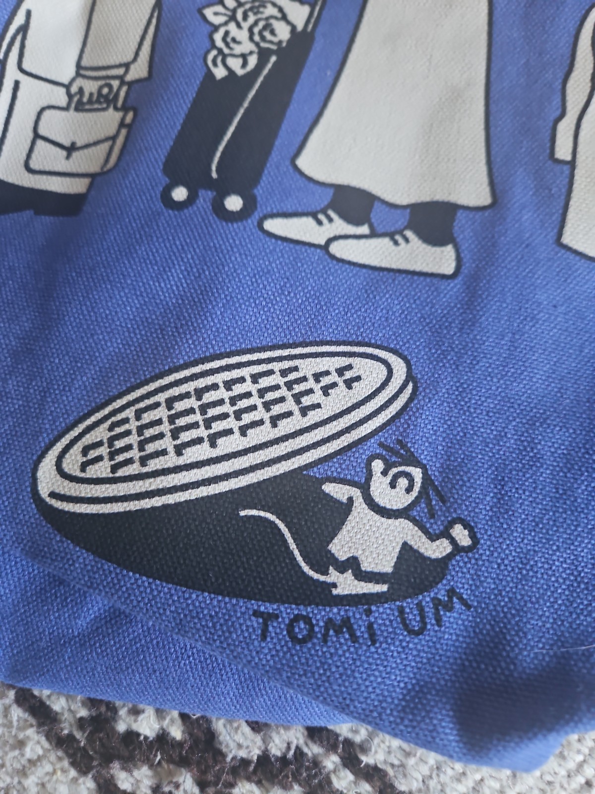 NEW YORKER TOMI UM Art Limited Edition BLUE Hot Dog Canvas Magazine Tote Bag NYC
