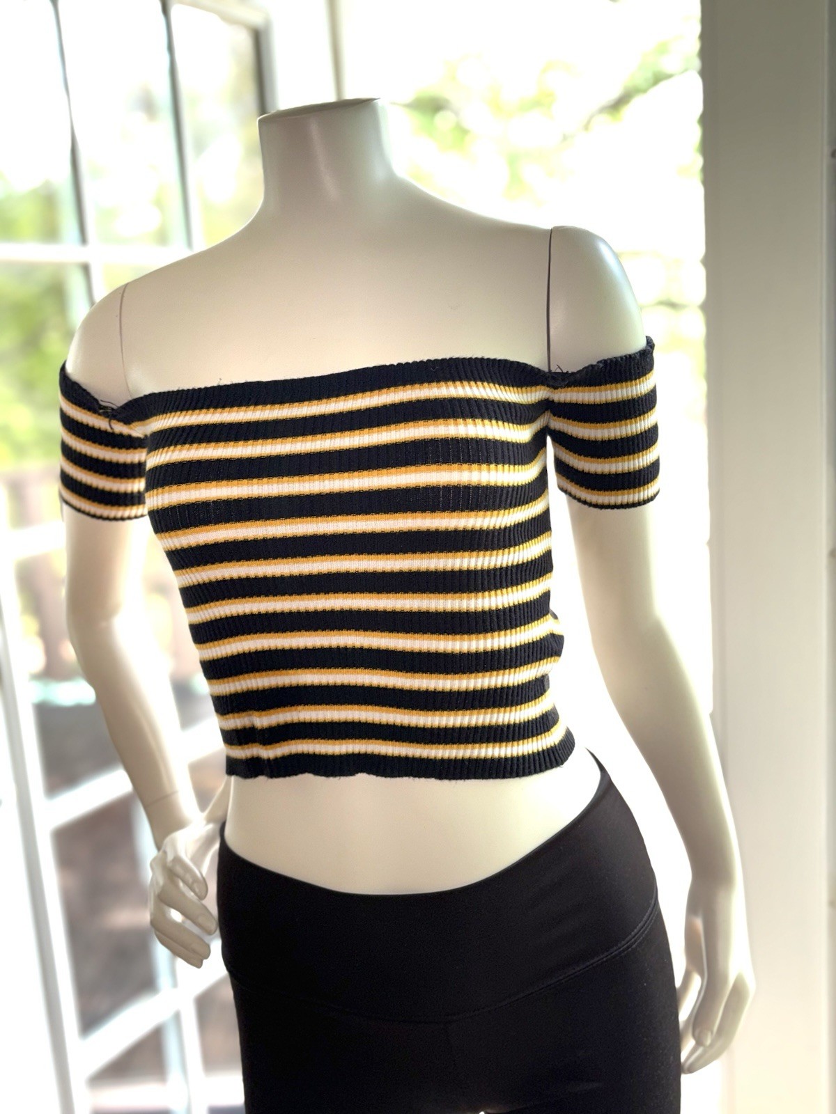Ambiance Apparel Mustard Multi Color Strped Short Sleeve Crop Top Blouse Medium