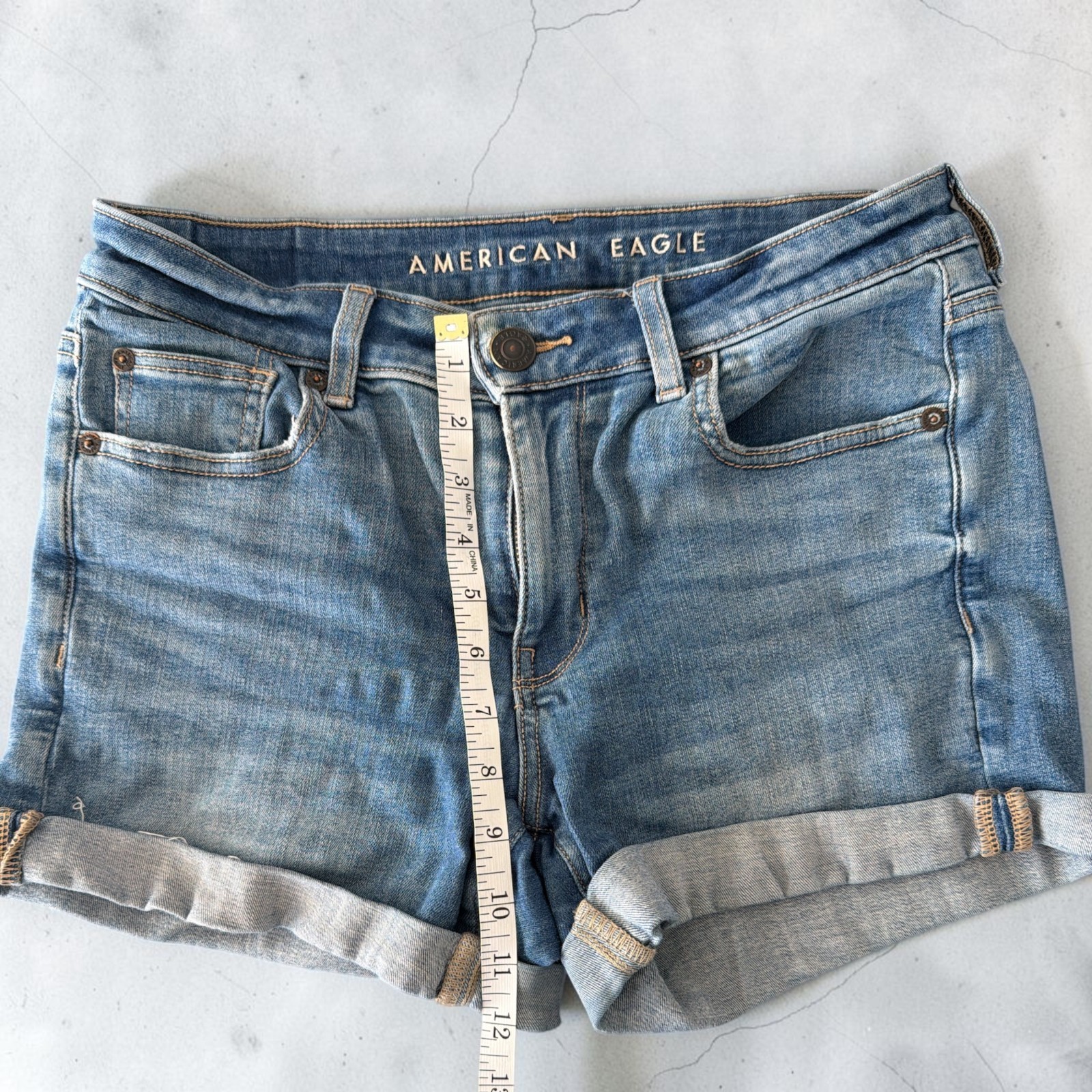 American Eagle Jean Shorts – Cuffed Light Wash Vintage – Size 6