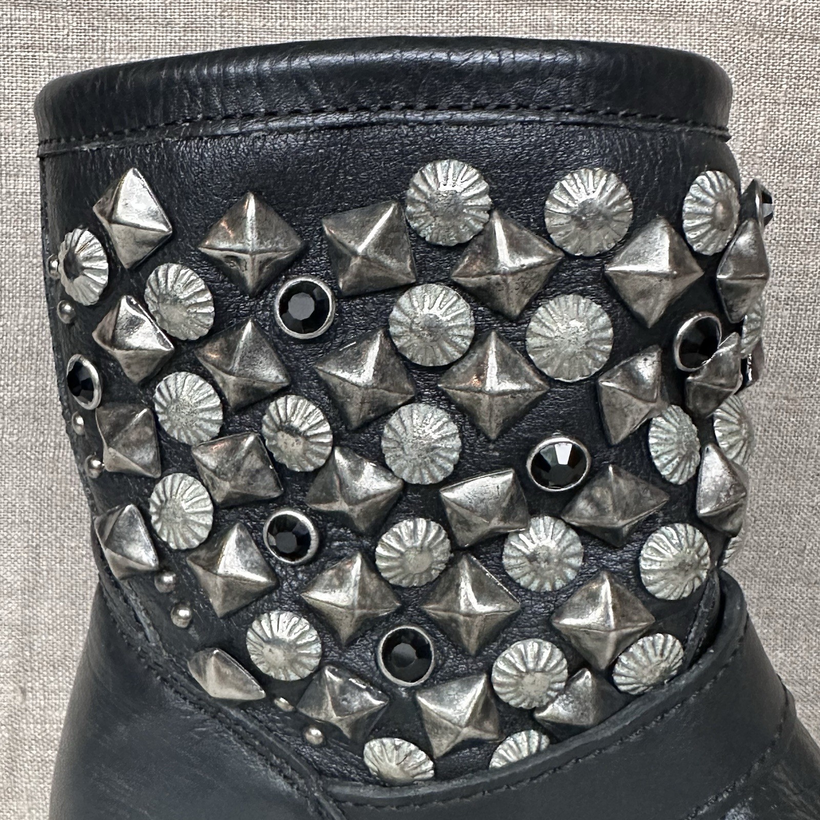 Ash Titanic Distressed Black Leather Ankle Boots Sz 6 Moto Biker Studs R-Stone