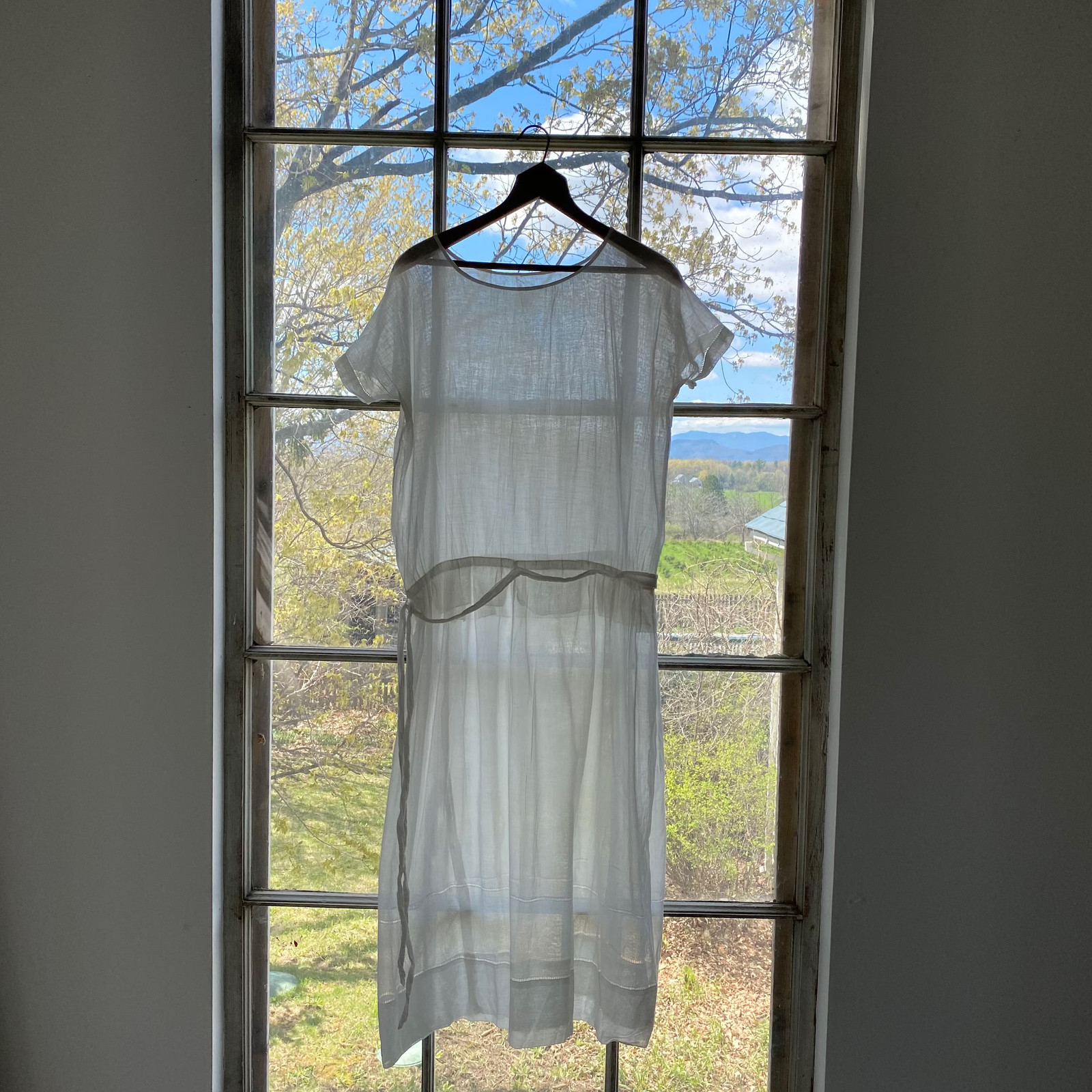 White Muslin Weight Dress Cotton Dress Drop Waist 1910s 1920s French Workwear L