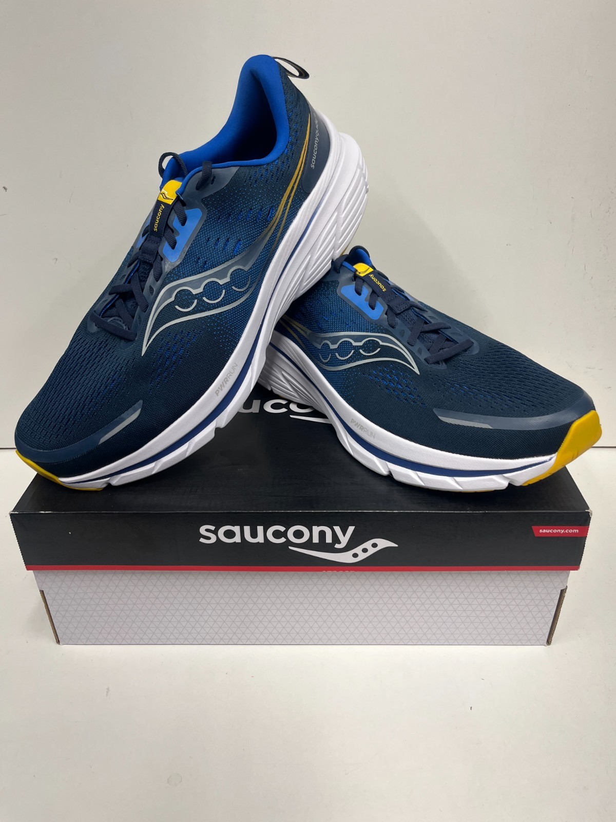 Saucony Guide 18 — Men’s Running Shoes — NEW
