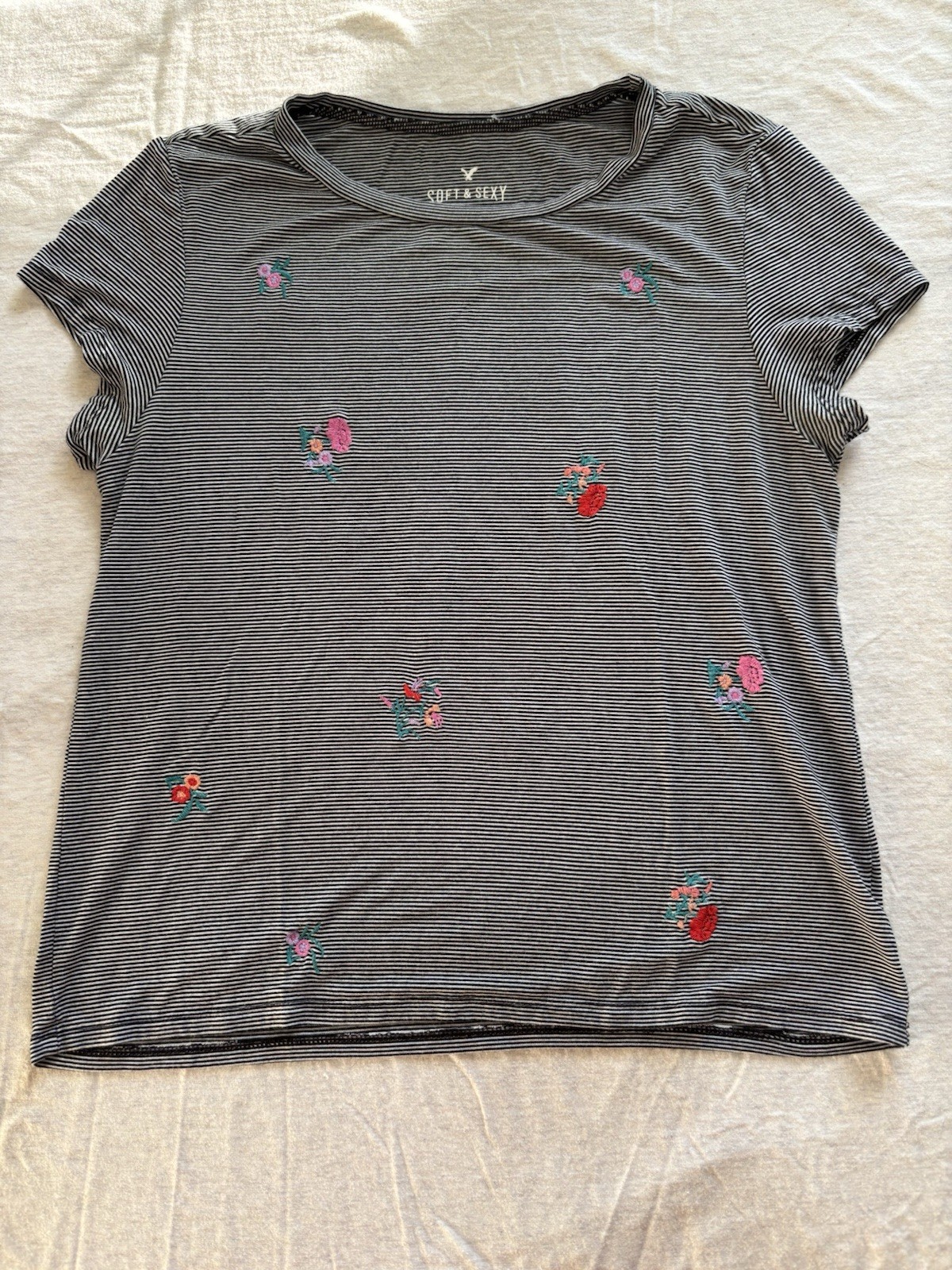 AMERICAN EAGLE Black & White Striped Floral Embroidered Tee Size M Soft & Sexy