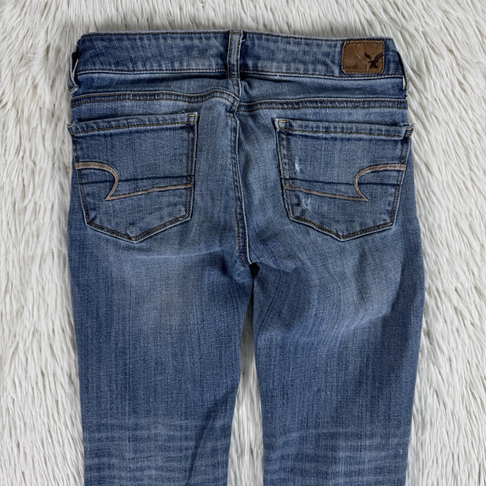 American Eagle Light Wash Distress Low-Rise Stretch Skinny Women’s Size 00 Short