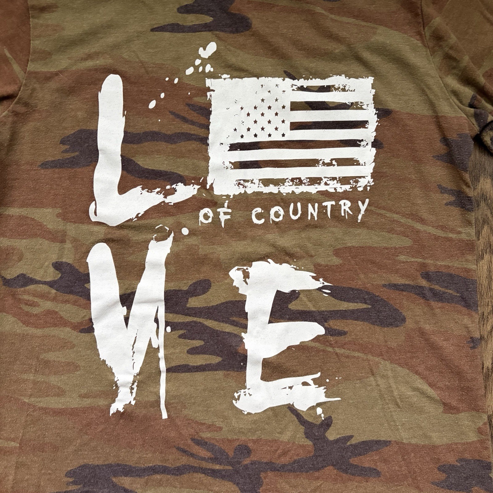 Grunt Style Women’s Camo Love of Country American Flag Graphic T-Shirt Size L