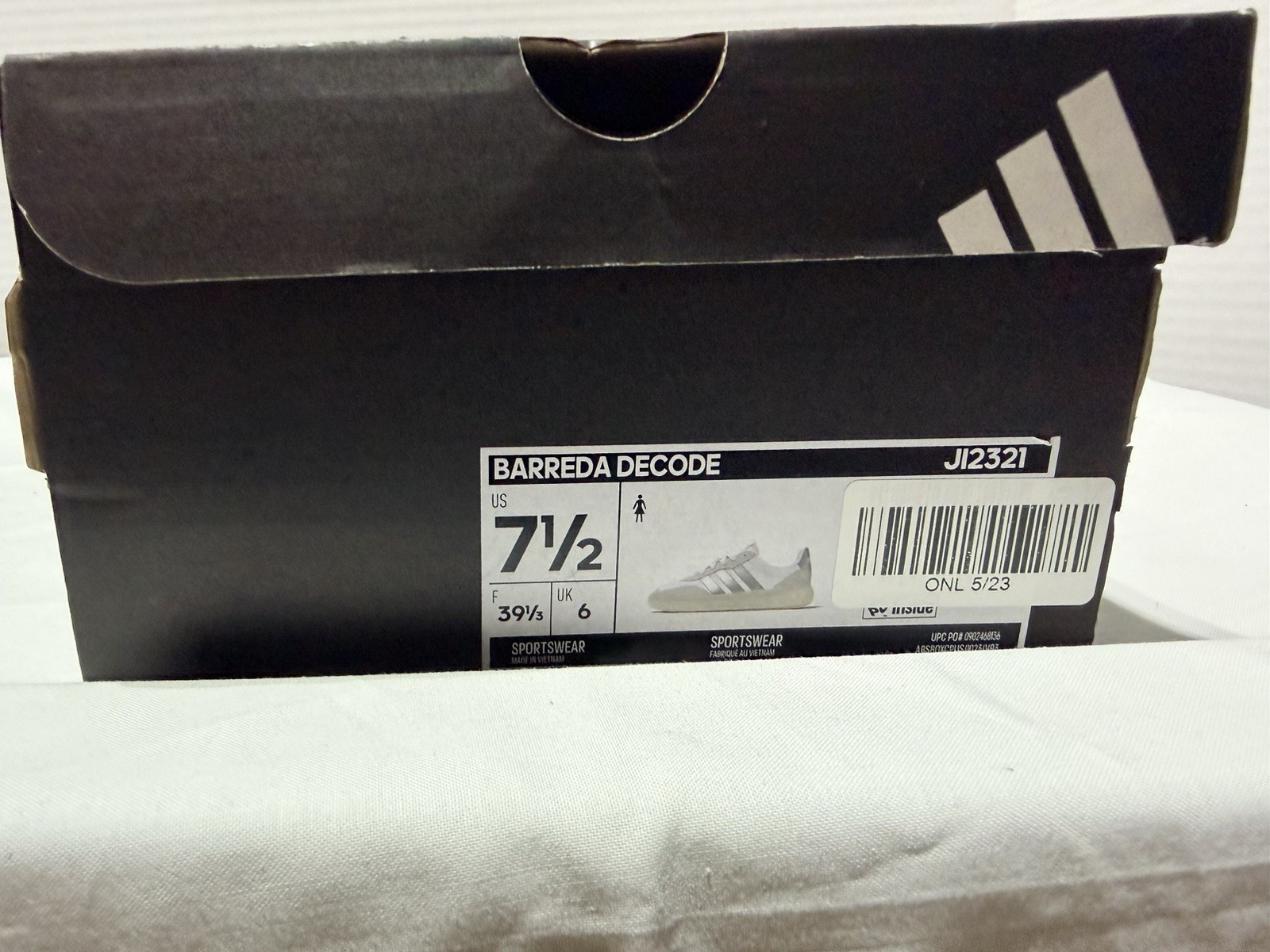 adidas Barreda Decode Low Top Suede Lace-Up Sneakers White/Gray/Beige JI2321