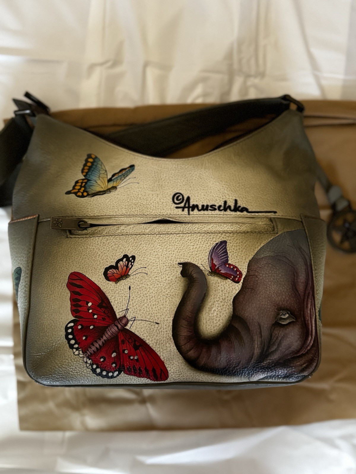 New With Dust bag Anuschka Hand Painted Gentle Giant Elephant Shoulder Bag