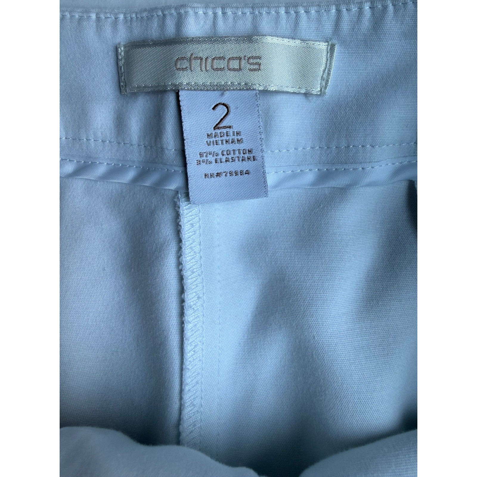 Chicos White Bermuda Shorts Womens Size 2 Cotton Stretch Knee Length Tailored