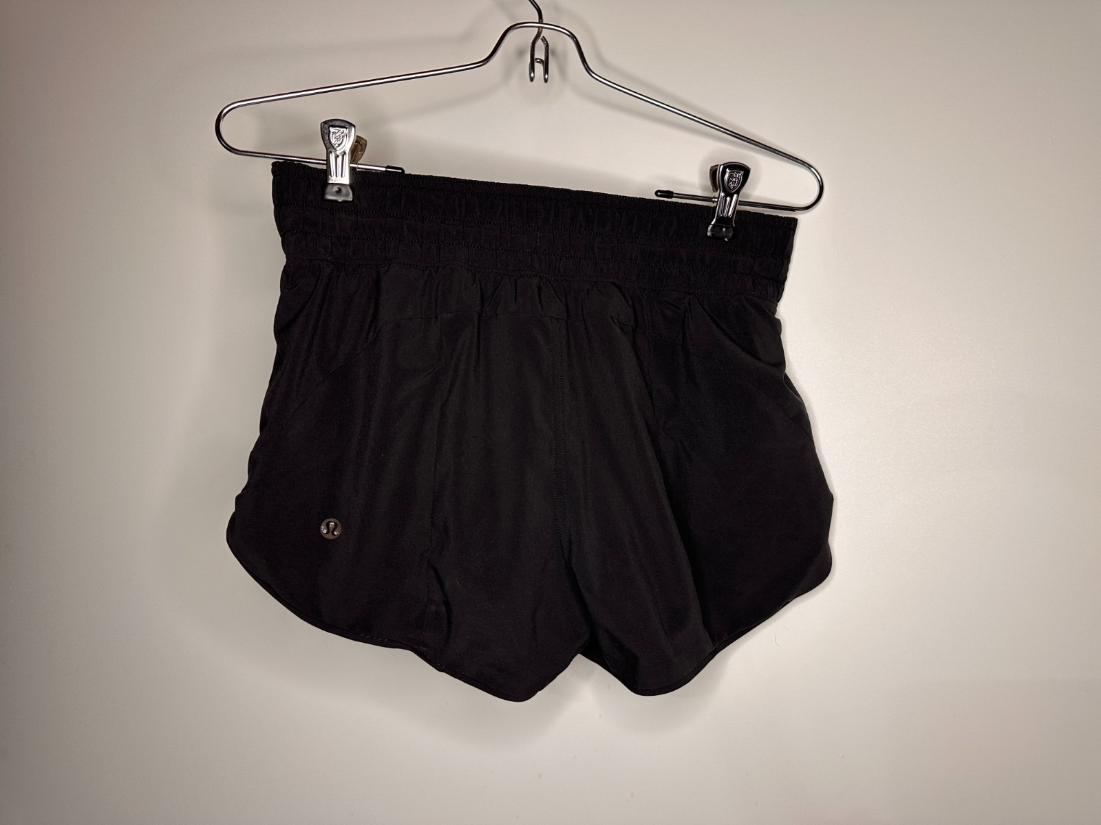 Lululemon Choose a Side Short Reversible 3″ Black Gray Shorts Women Size 4