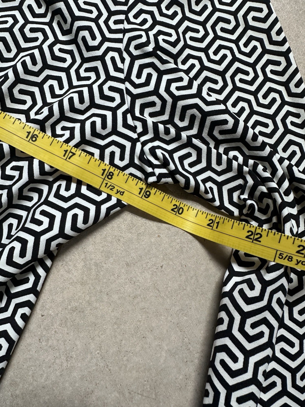 J McLaughlin Sage Dress L Catalina Cloth Black White Geometric Wrinkle Resistant