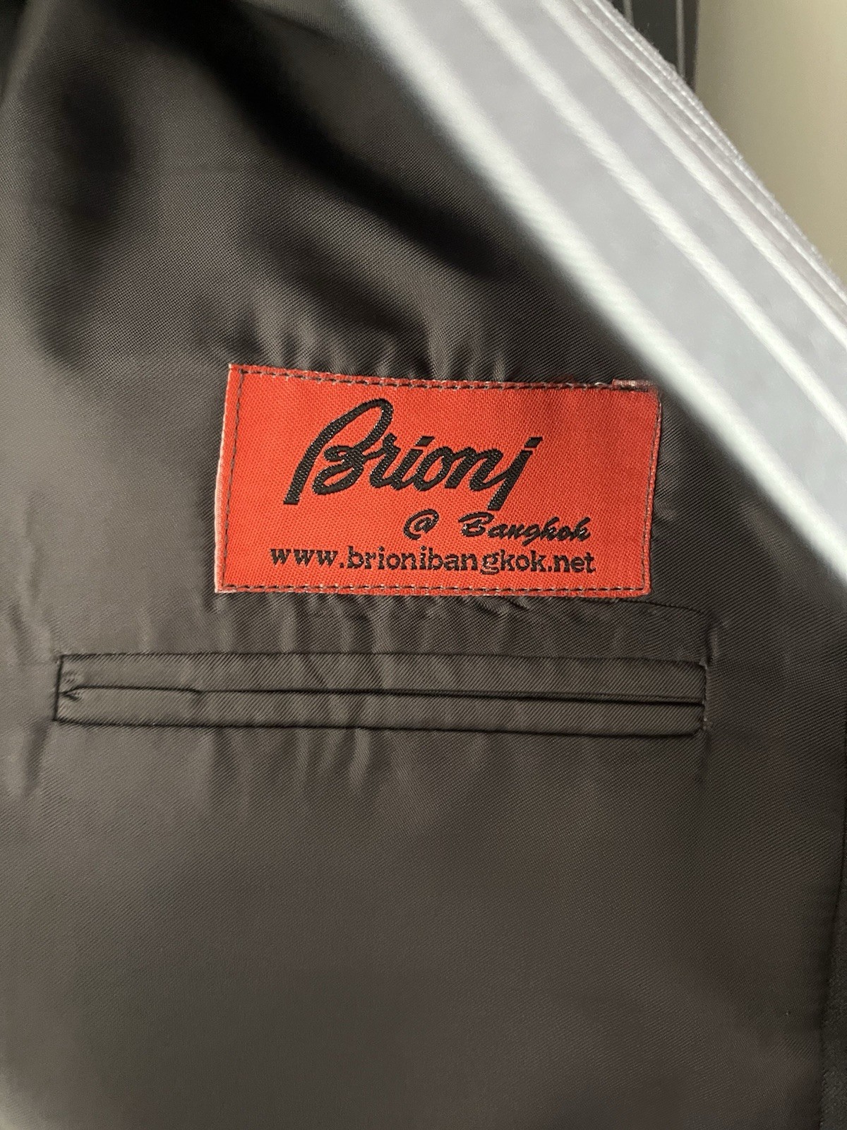 Brioni Men’s 38-40 Regular Custom Made 2- Button Flat Front No Cuffs