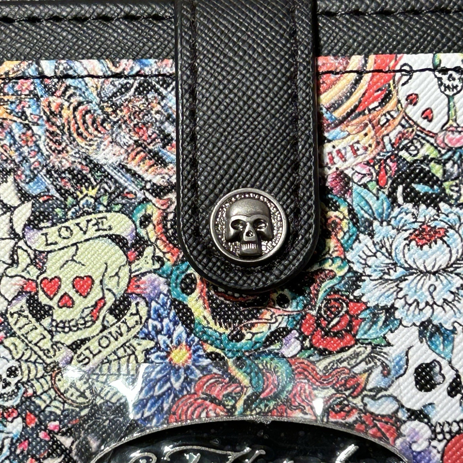 NWT Ed Hardy Bifold Snap Card Case – Multicolor – Skulls & More – Black Multi