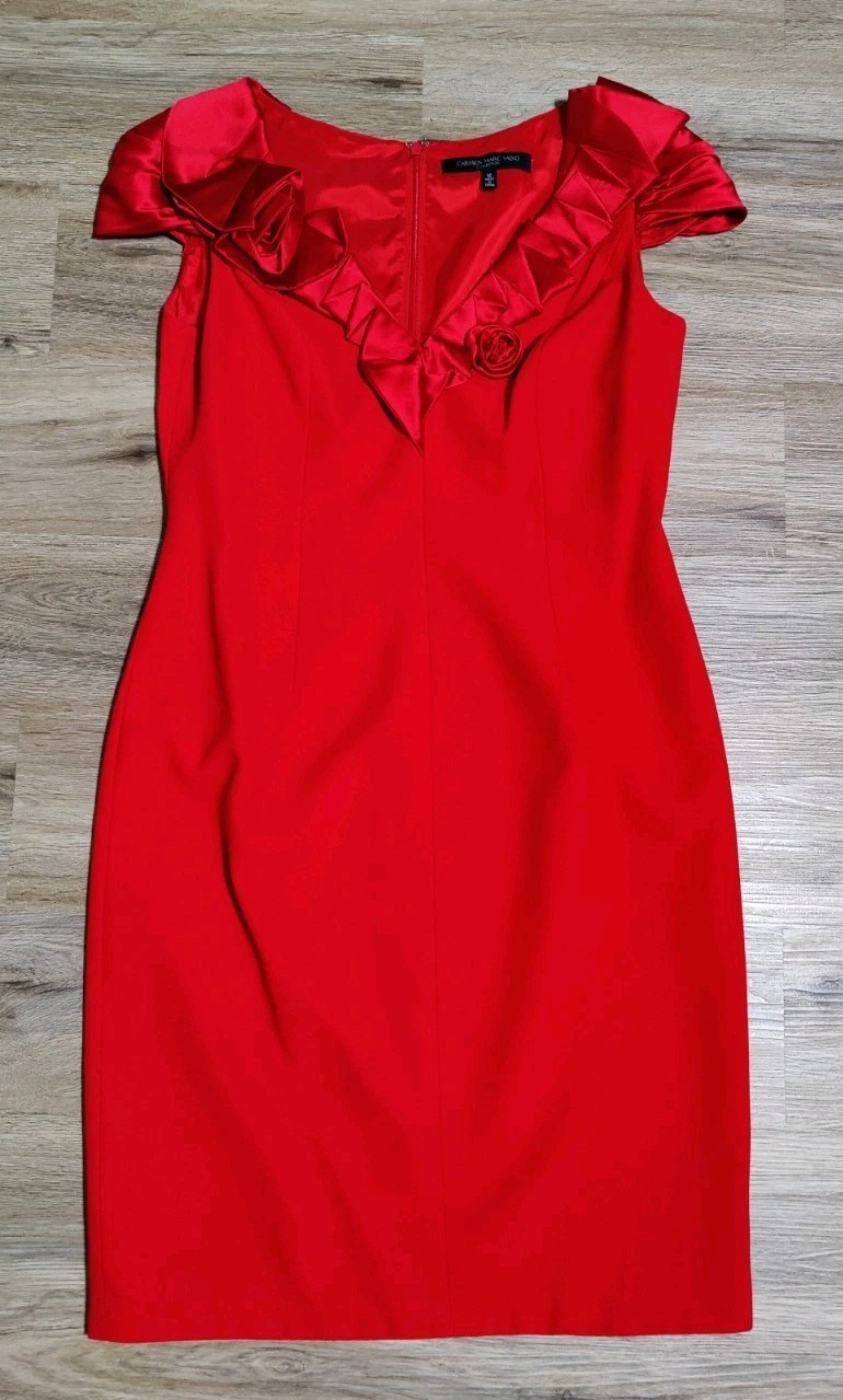 Carmen Marc Valvo Collection Red Floral Ruffle Cocktail Dress Size 12 Sheath