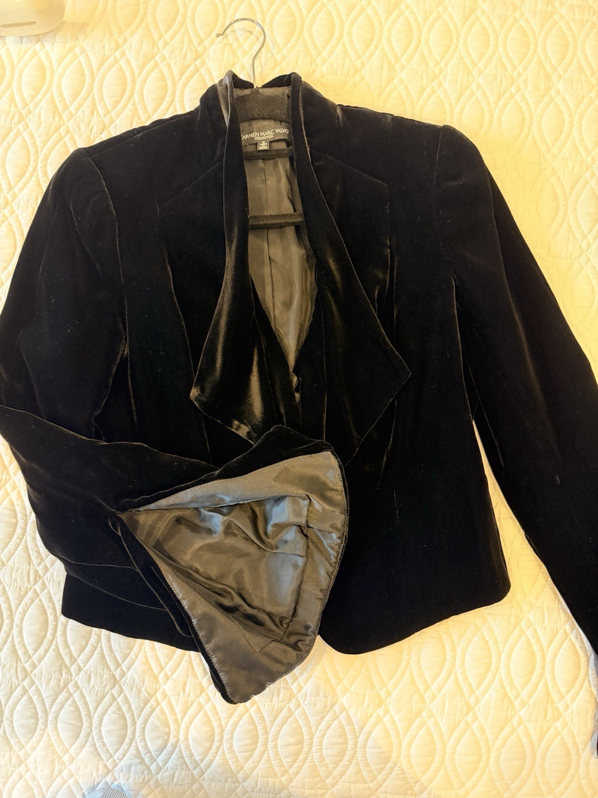 Carmen Marc Valvo Collection Jacket 8 Black Velvet Ruffle Tux Blazer Bell Sleeve