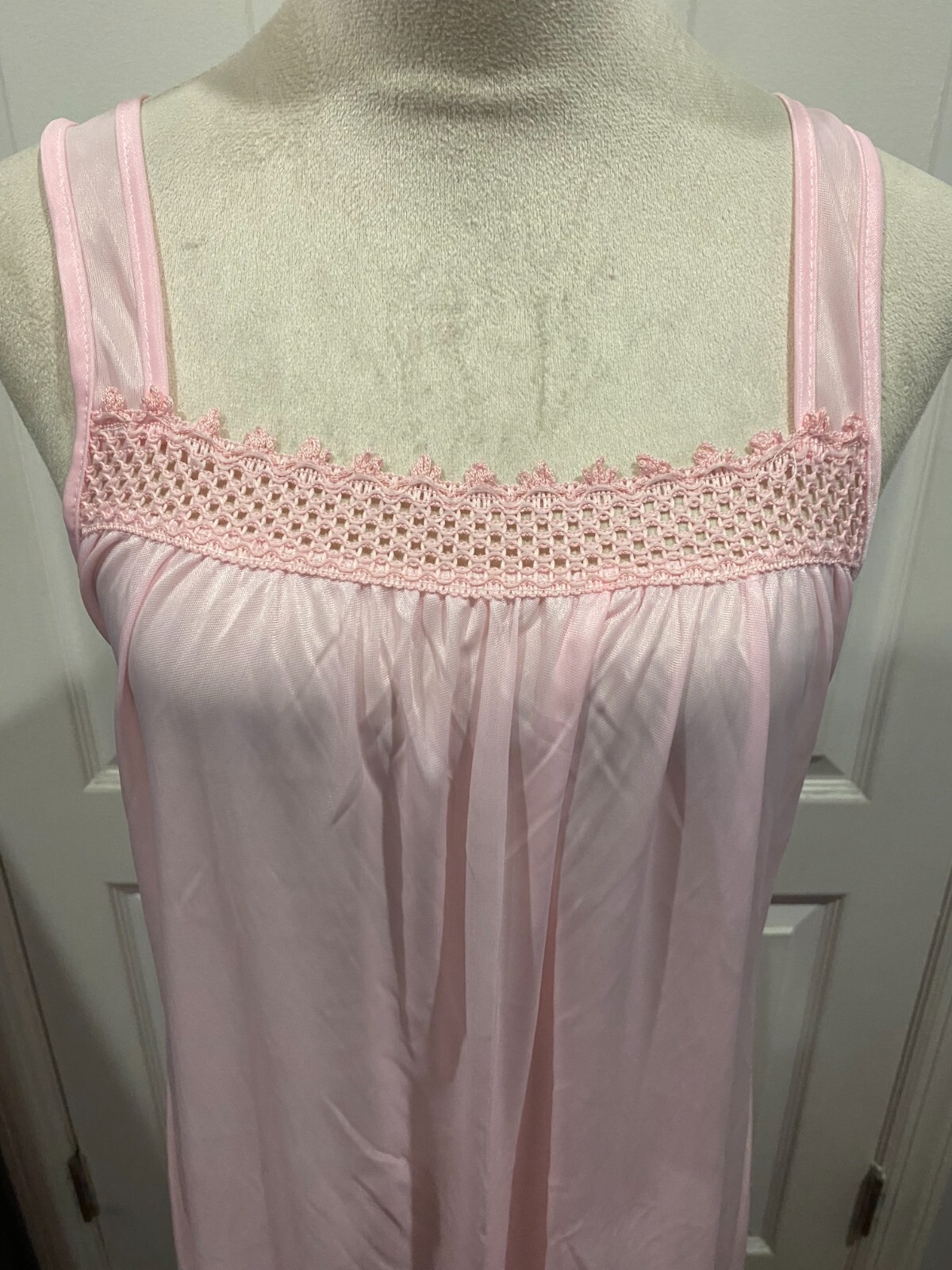 Silky Sleeveless Nightgown w/Robe Embroidery Lace Floral Design Lt Pink Size XL
