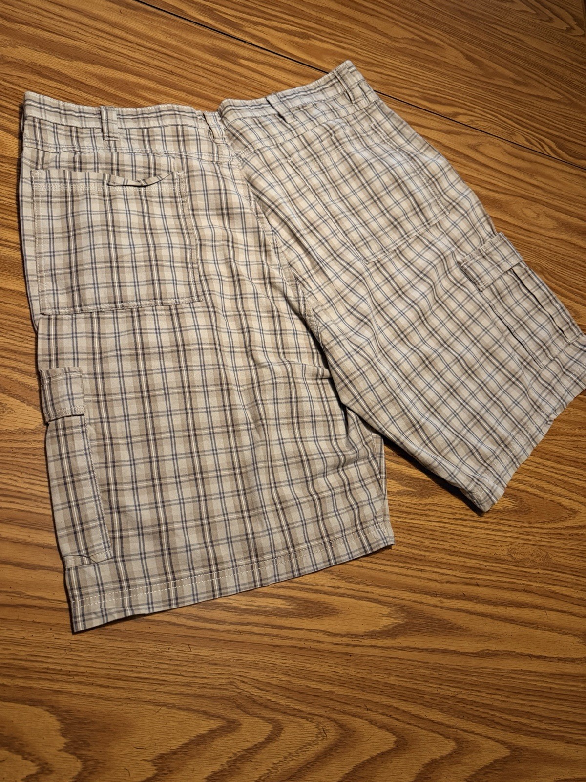Wrangler Men’s Beige/Blue Plaid Cotton Cargo Shorts Flat Front Button Pockets
