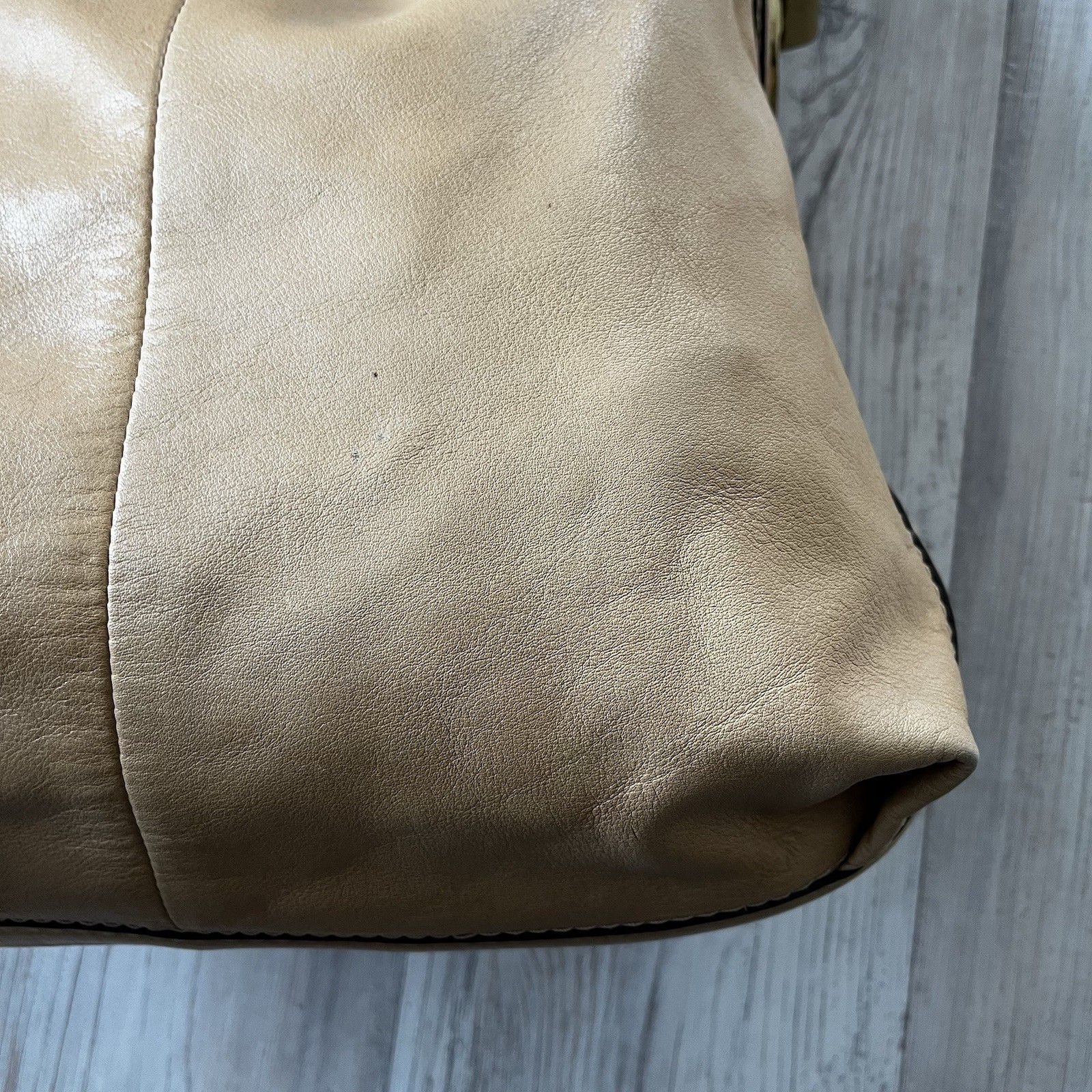 2000s Coach Peyton Shoulder Leather Purse Bag – Tan w/ Gold Color Hardware