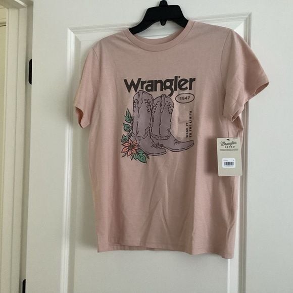 Wrangler Dusty Pink Graphic Tee with Boot Illustration – Size M -NWT