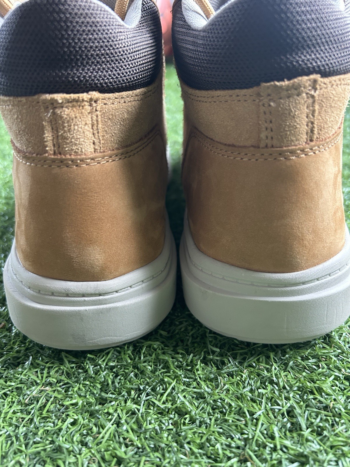Size 9: Timberland Seneca Bay Sneaker Boots in wheat nubuck Men’s