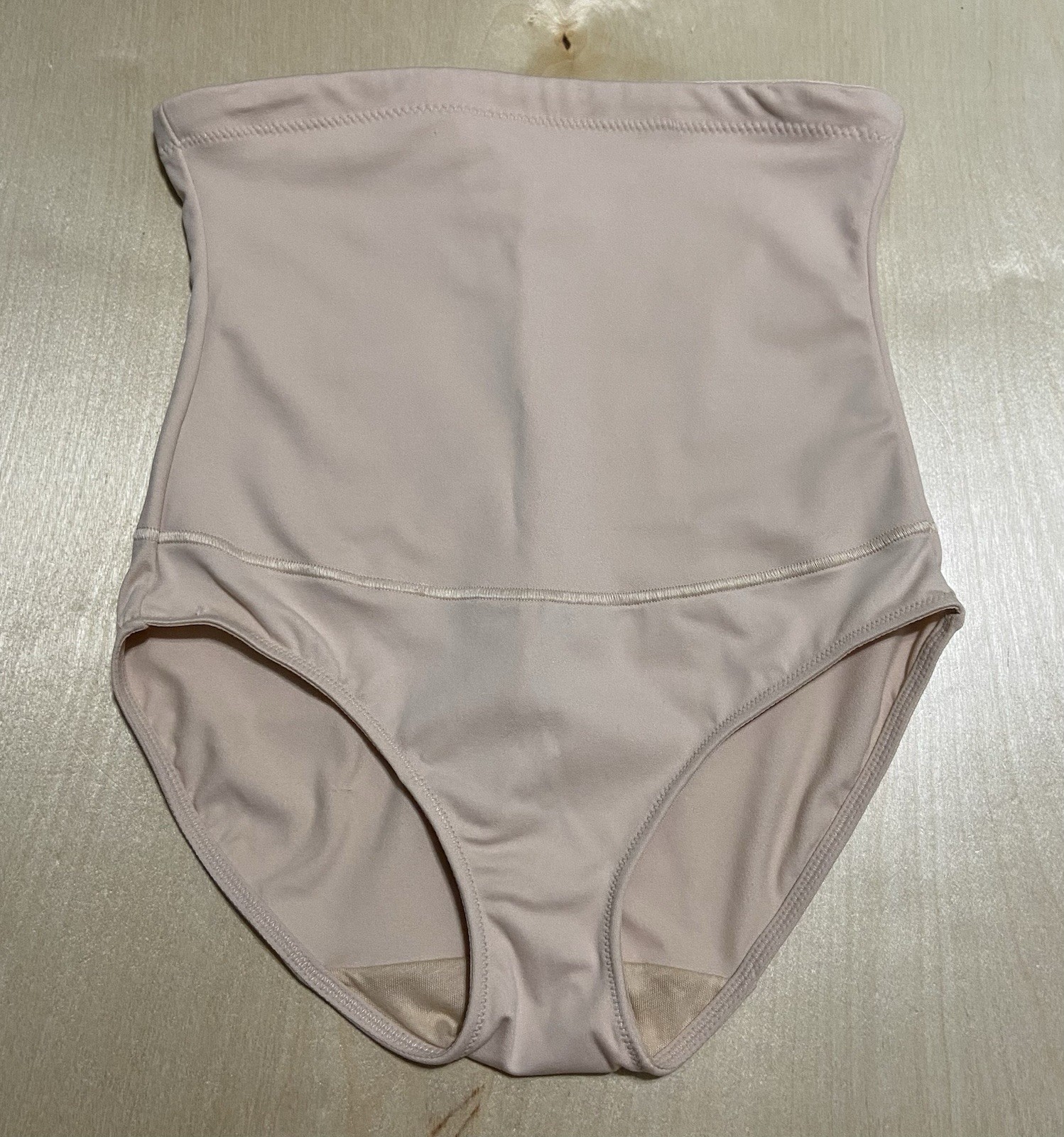 Maidenform Women’s Size Medium (6) Firm Slimming Shaping Bottoms in Beige