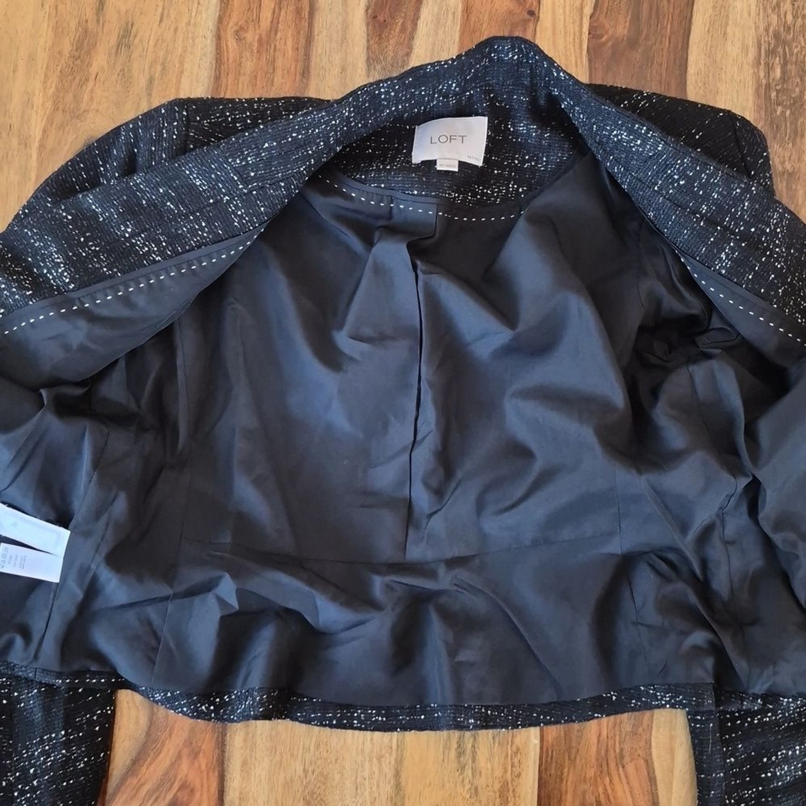 LOFT Tweed, Black & Wht, w/ruffle backwaist & hook clousure Blazer Sz 8 Petite
