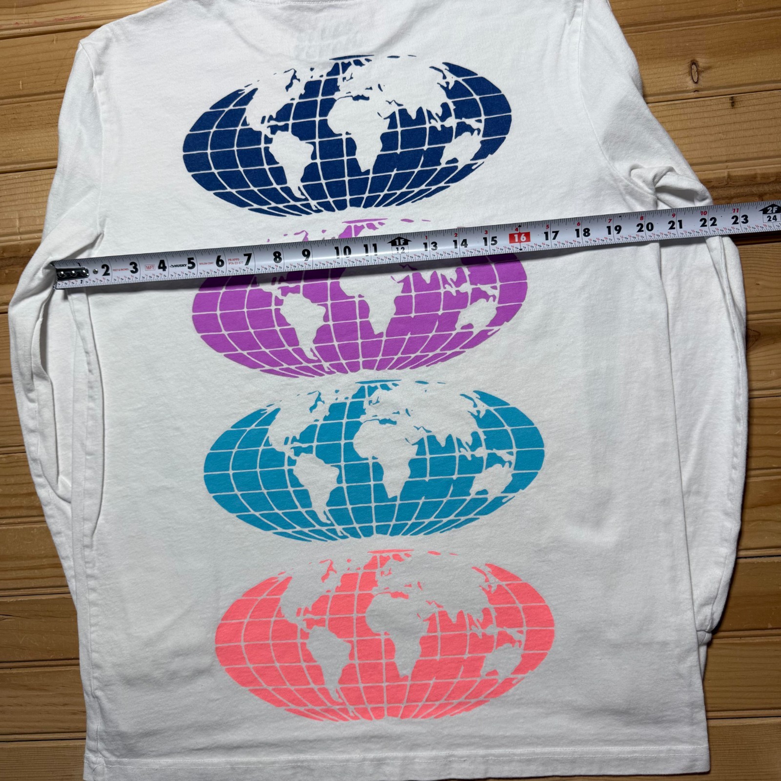 American Eagle x Young Money World Globe Long Sleeve Graphic T-Shirt – Medium
