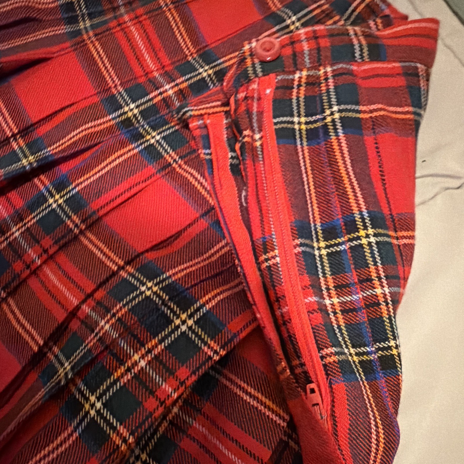 Womens Red Plaid Wool Pleated Knee Length Skirt Size 28 Regular Zip Closure