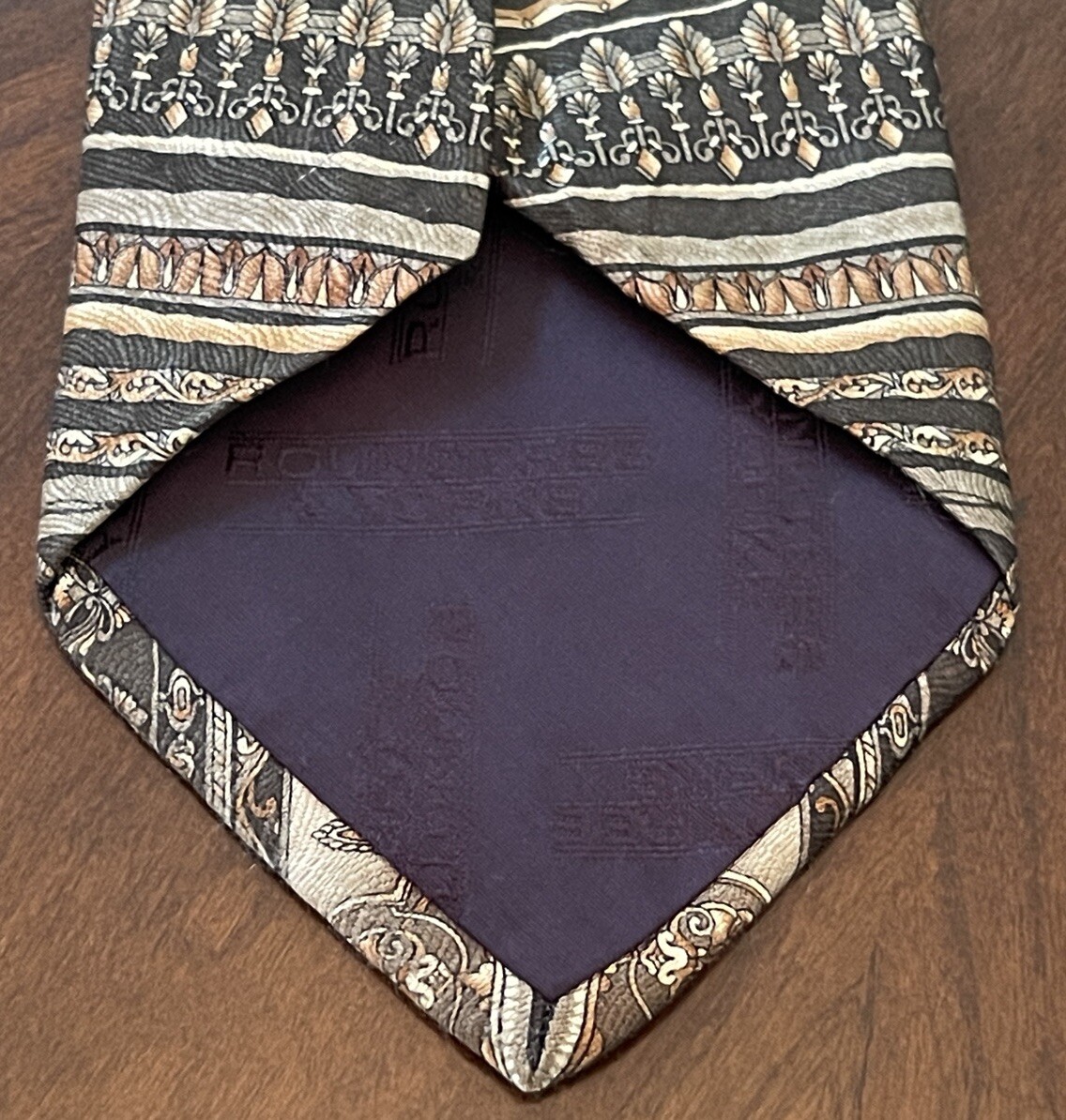 Round & Yorke Hand Made 100% Imported Silk Men’s Neck Tie Made In USA