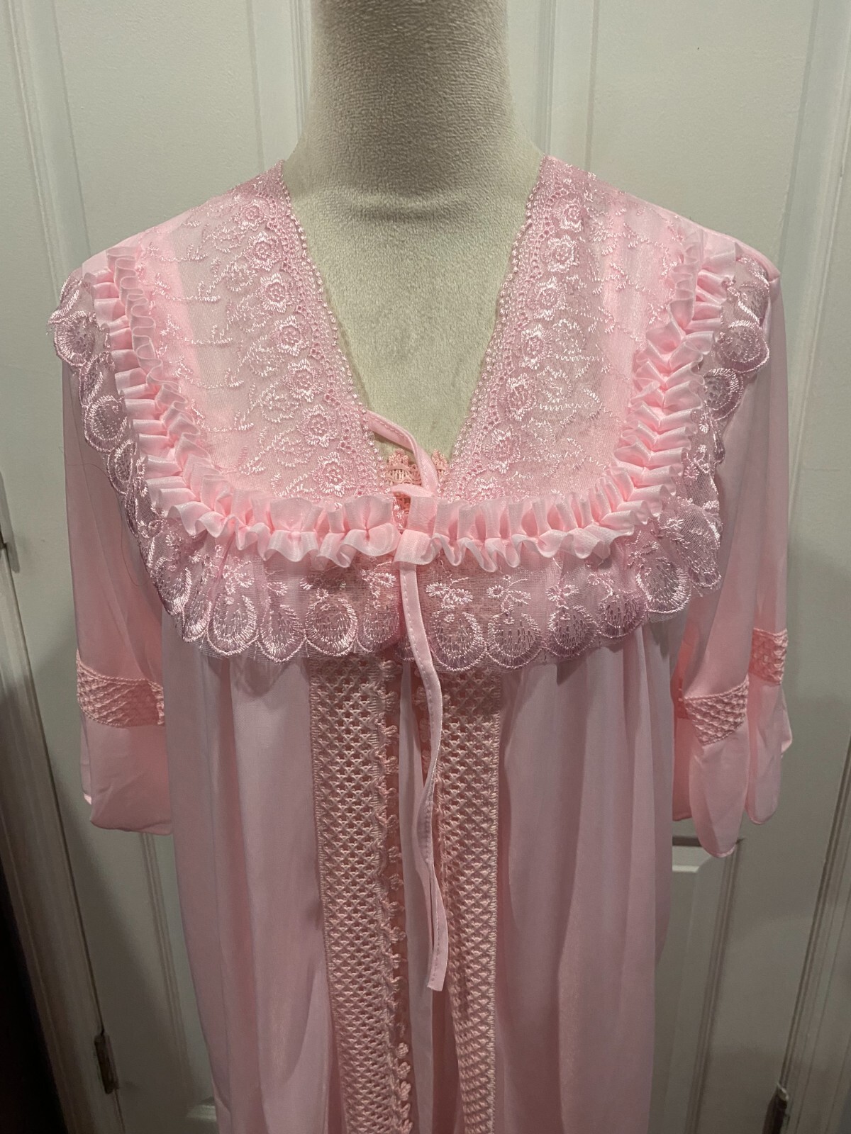 Silky Sleeveless Nightgown w/Robe Embroidery Lace Floral Design Lt Pink Size XL