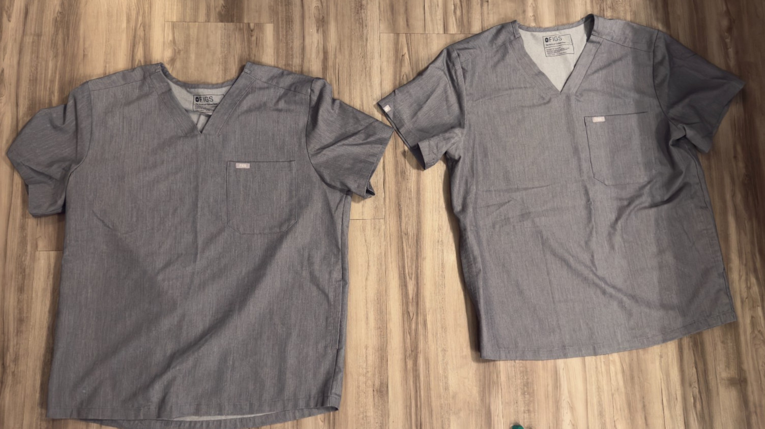 FIGS Scrubs Men 2 Complete Sets Graphite (2x Tops size L, 2x Pants size M)