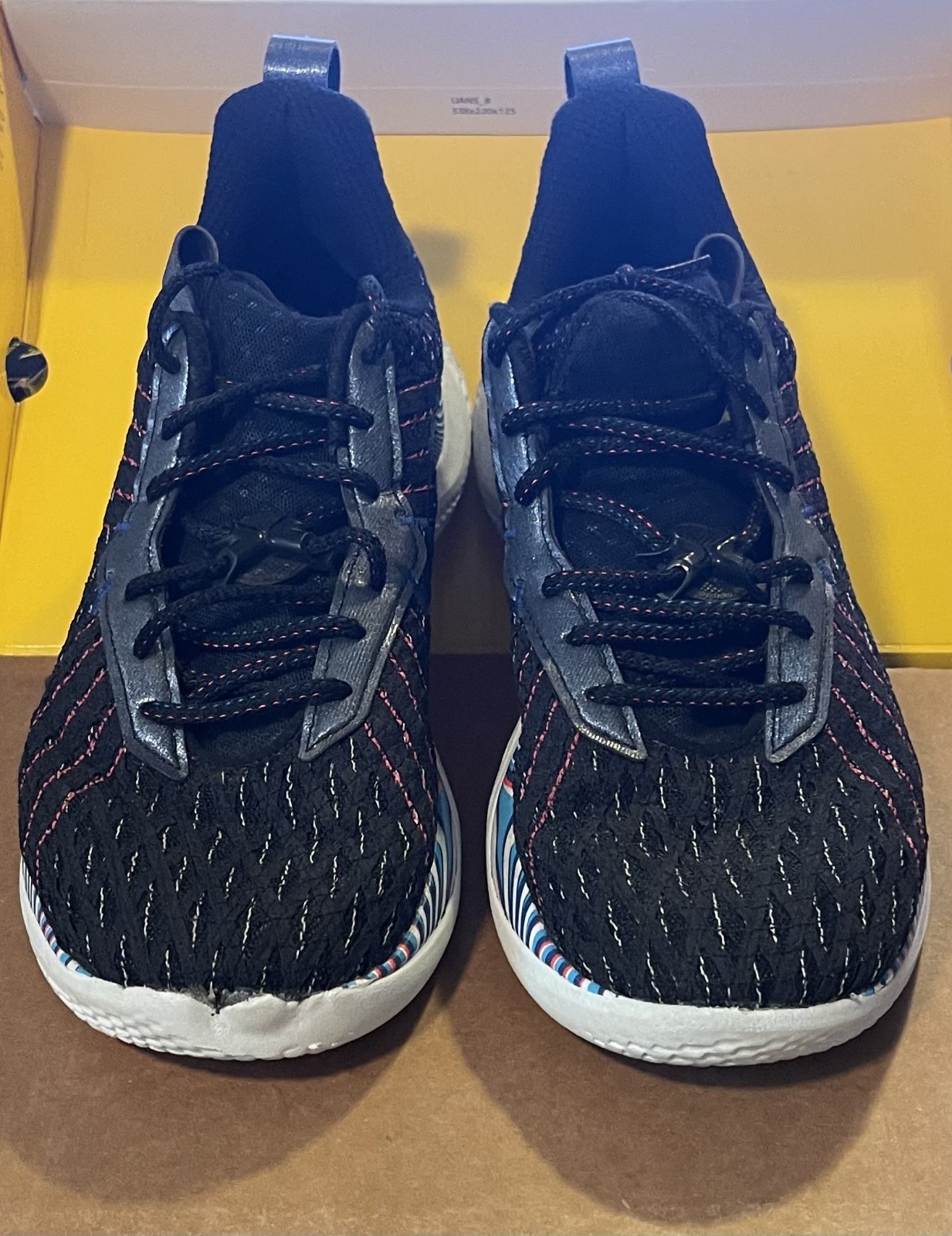UNDER ARMOR CURRY 10 MAGIC, SIZE 11. 3025093-001. WITH BOX.